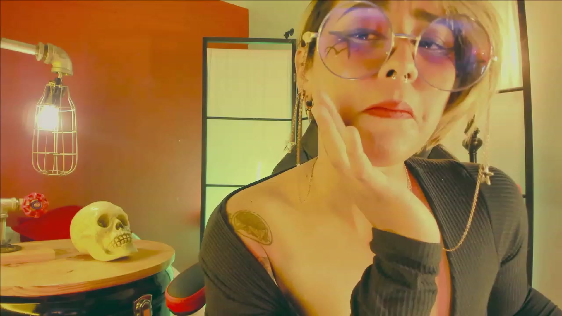 Gallery image thumbnail from AbraxxysRadio's myfreecams stream on, 04/14/2023, 02:11 image 17 of 20