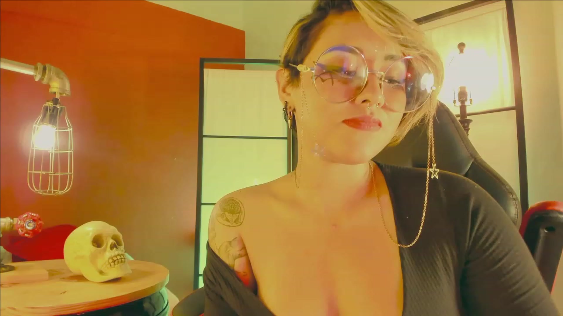 Gallery image thumbnail from AbraxxysRadio's myfreecams stream on, 04/14/2023, 02:11 image 2 of 20