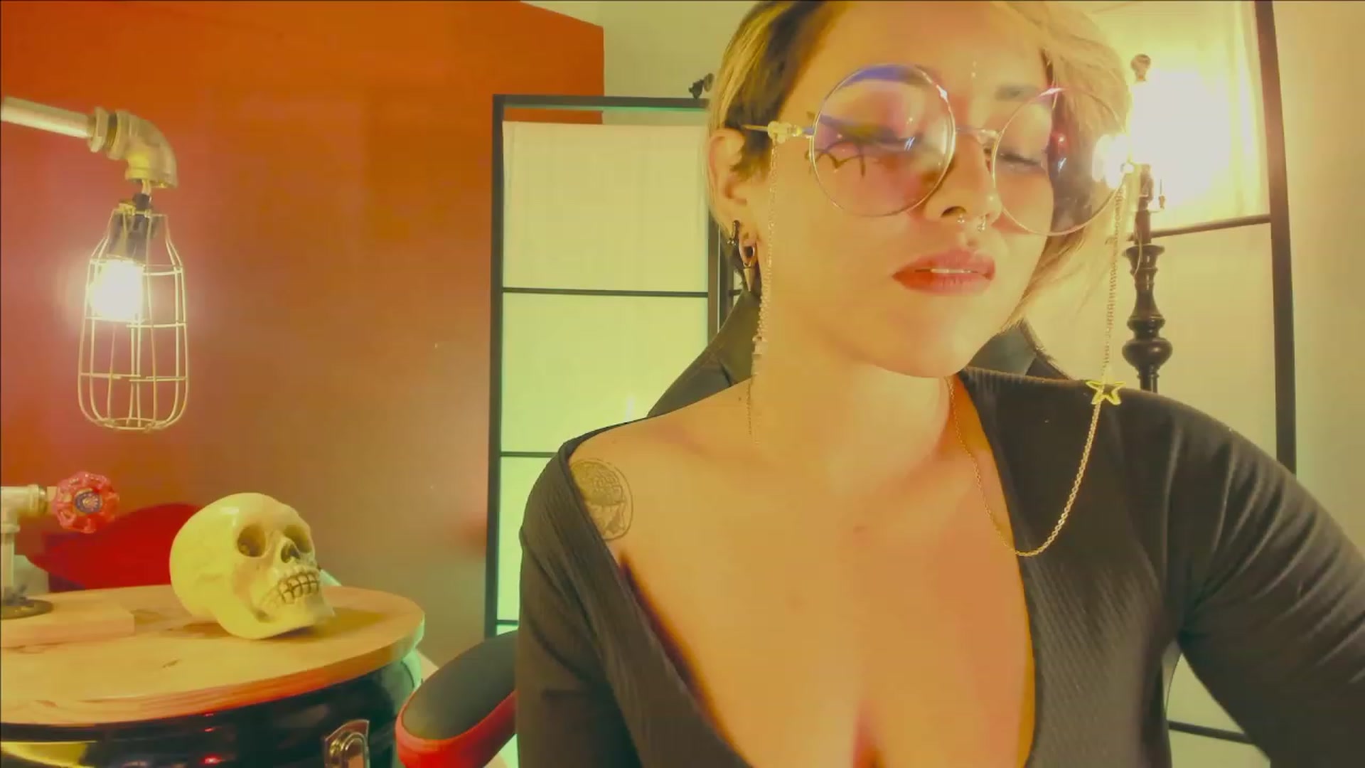 Gallery image thumbnail from AbraxxysRadio's myfreecams stream on, 04/14/2023, 02:11 image 15 of 20