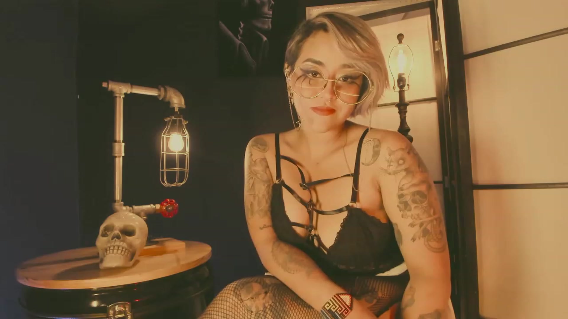 Gallery image thumbnail from AbraxxysRadio's myfreecams stream on, 04/14/2023, 23:35 image 10 of 20
