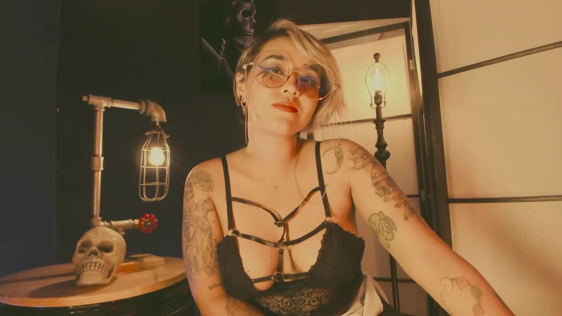 Gallery image thumbnail from AbraxxysRadio's myfreecams stream on, 04/14/2023, 23:35 image 20 of 20