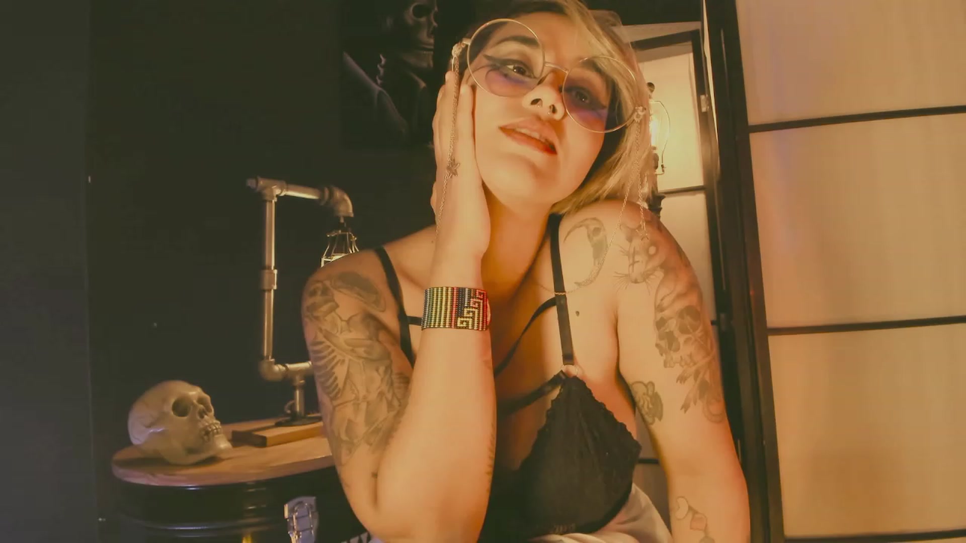 Gallery image thumbnail from AbraxxysRadio's myfreecams stream on, 04/15/2023, 02:11 image 2 of 20