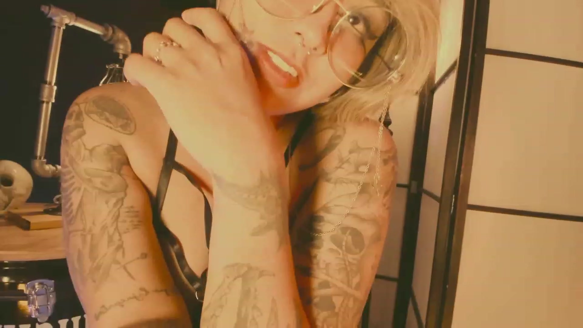 Gallery image thumbnail from AbraxxysRadio's myfreecams stream on, 04/15/2023, 02:11 image 15 of 20