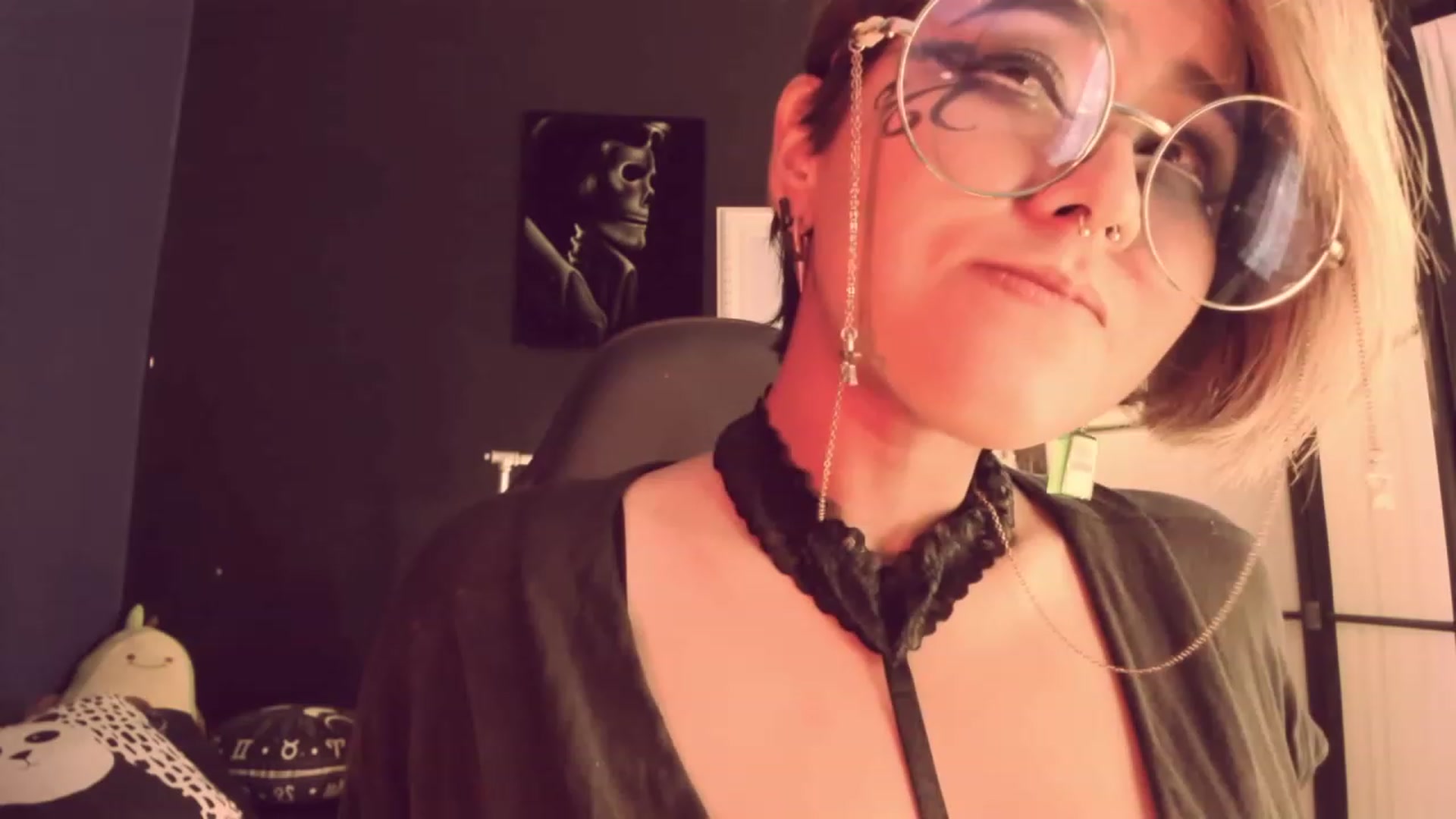 Gallery image thumbnail from AbraxxysRadio's myfreecams stream on, 04/18/2023, 23:14 image 8 of 20