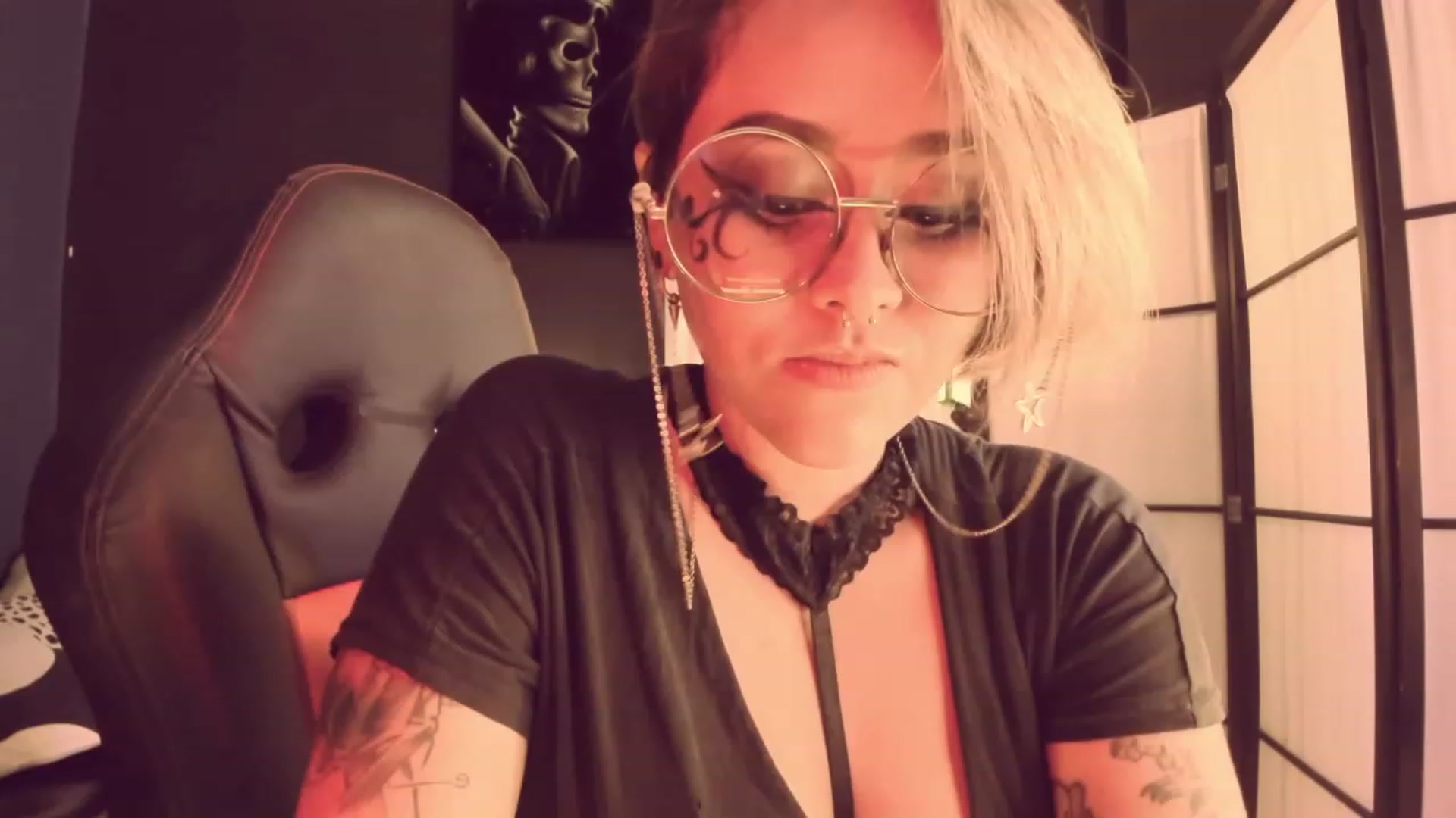 Gallery image thumbnail from AbraxxysRadio's myfreecams stream on, 04/18/2023, 23:14 image 2 of 20