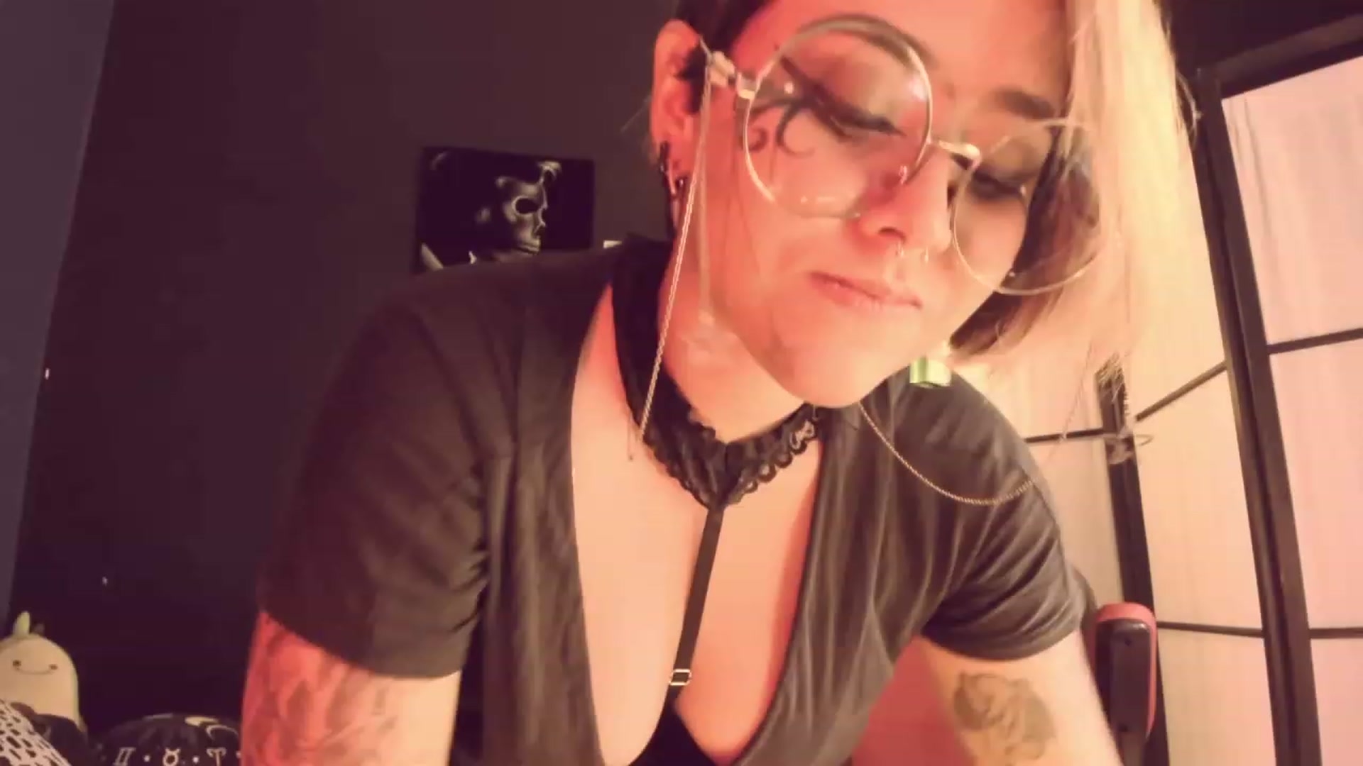 Gallery image thumbnail from AbraxxysRadio's myfreecams stream on, 04/18/2023, 23:14 image 1 of 20