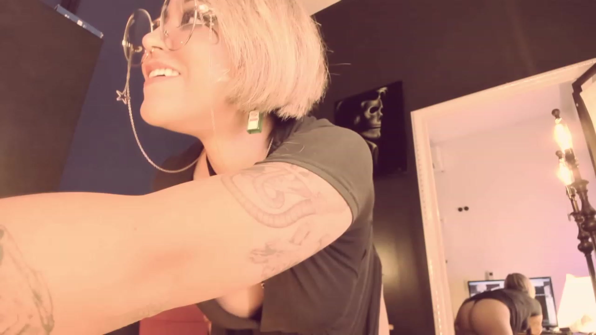 Gallery image thumbnail from AbraxxysRadio's myfreecams stream on, 04/18/2023, 23:14 image 13 of 20