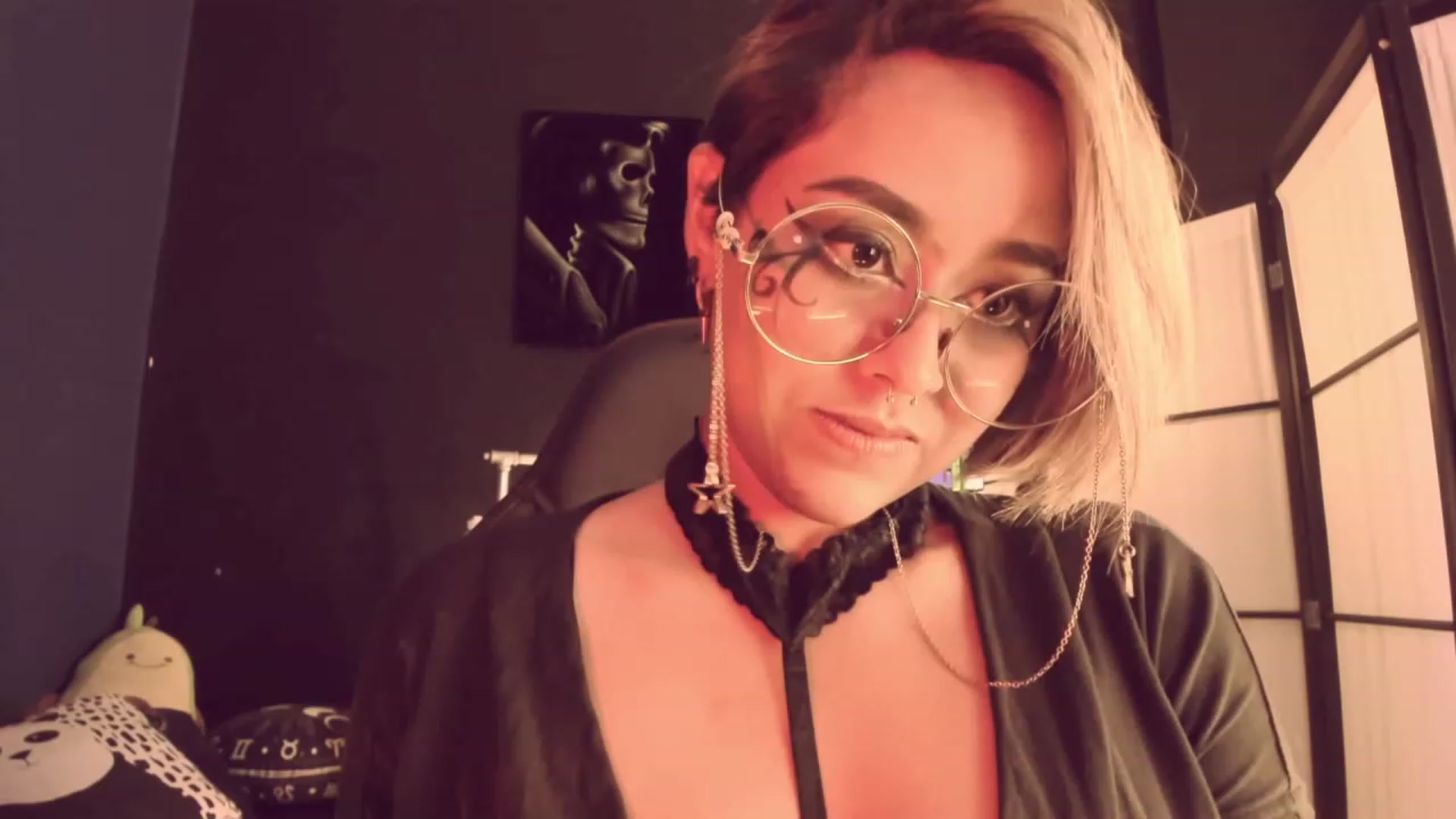 Gallery image thumbnail from AbraxxysRadio's myfreecams stream on, 04/18/2023, 23:14 image 6 of 20