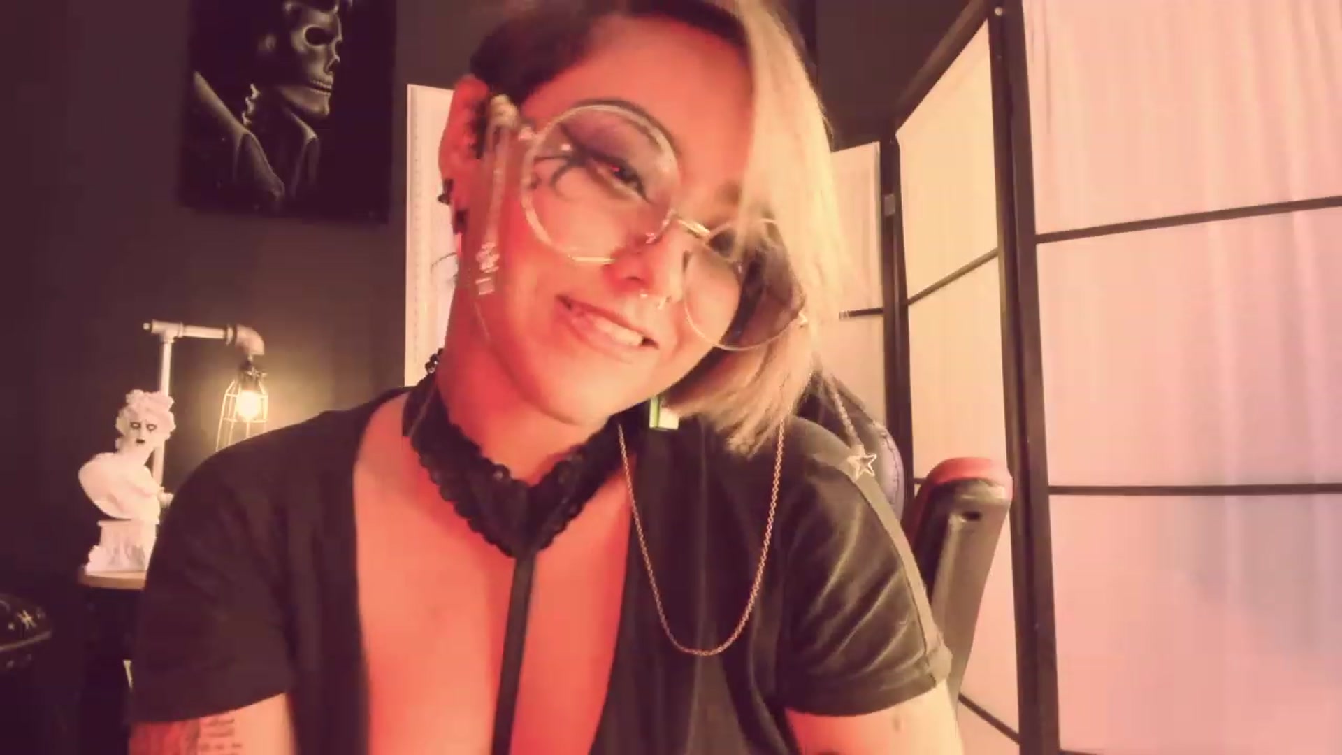 Gallery image thumbnail from AbraxxysRadio's myfreecams stream on, 04/19/2023, 24:35 image 16 of 20