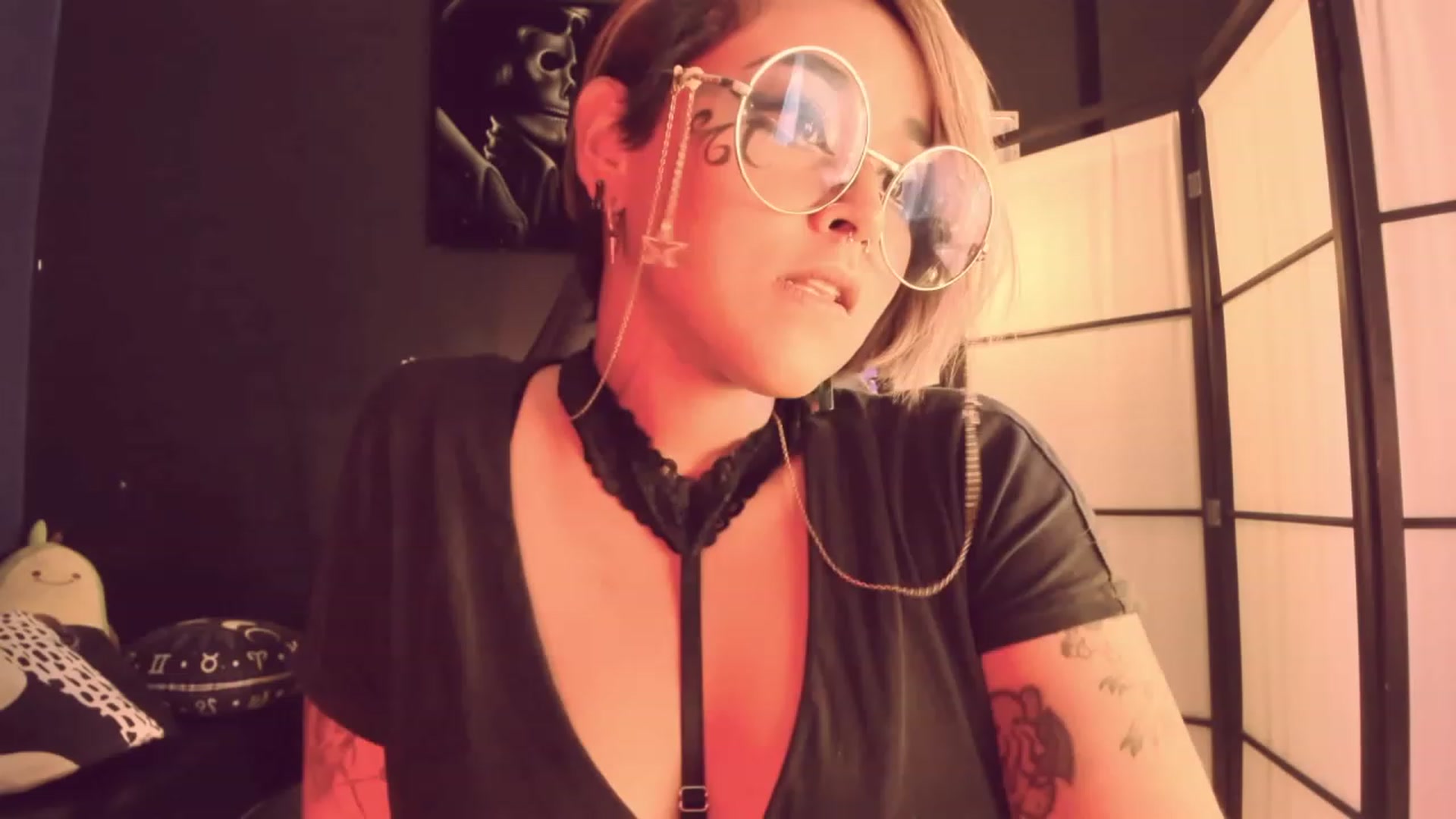 Gallery image thumbnail from AbraxxysRadio's myfreecams stream on, 04/19/2023, 24:35 image 13 of 20