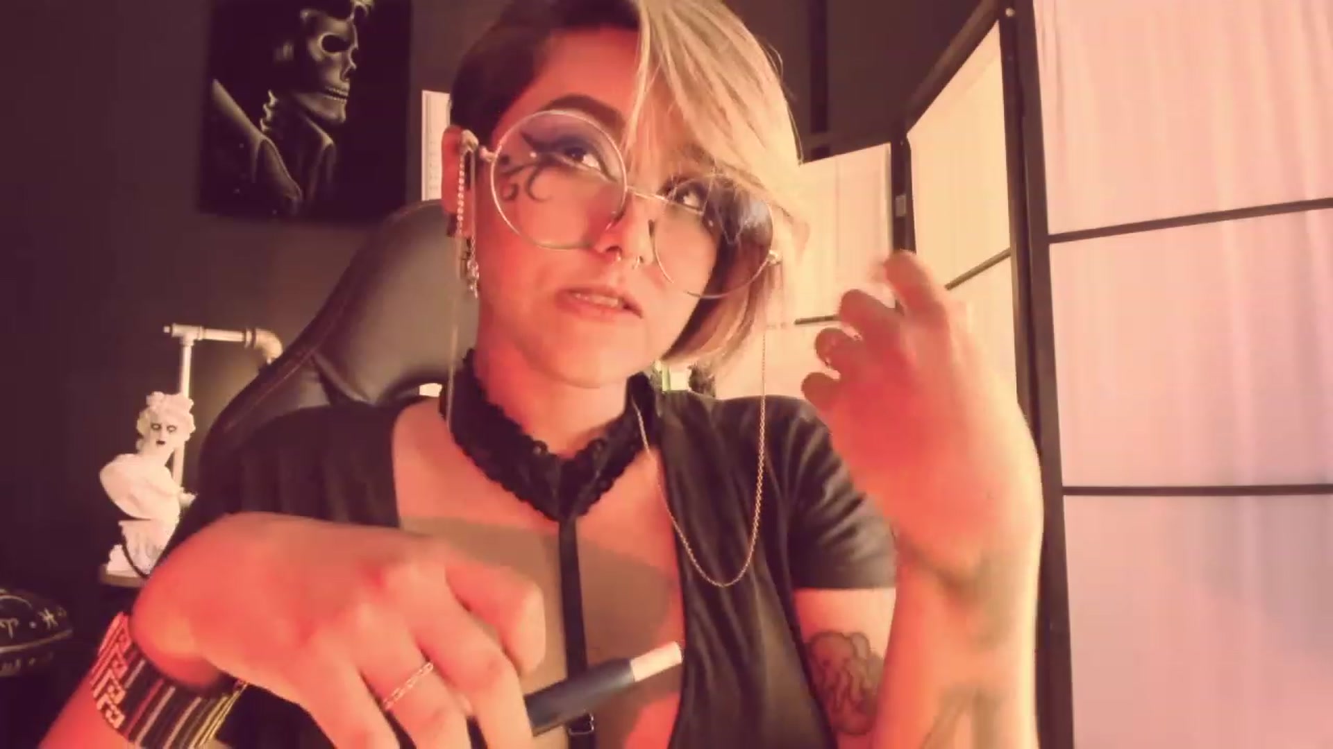 Gallery image thumbnail from AbraxxysRadio's myfreecams stream on, 04/19/2023, 24:35 image 18 of 20
