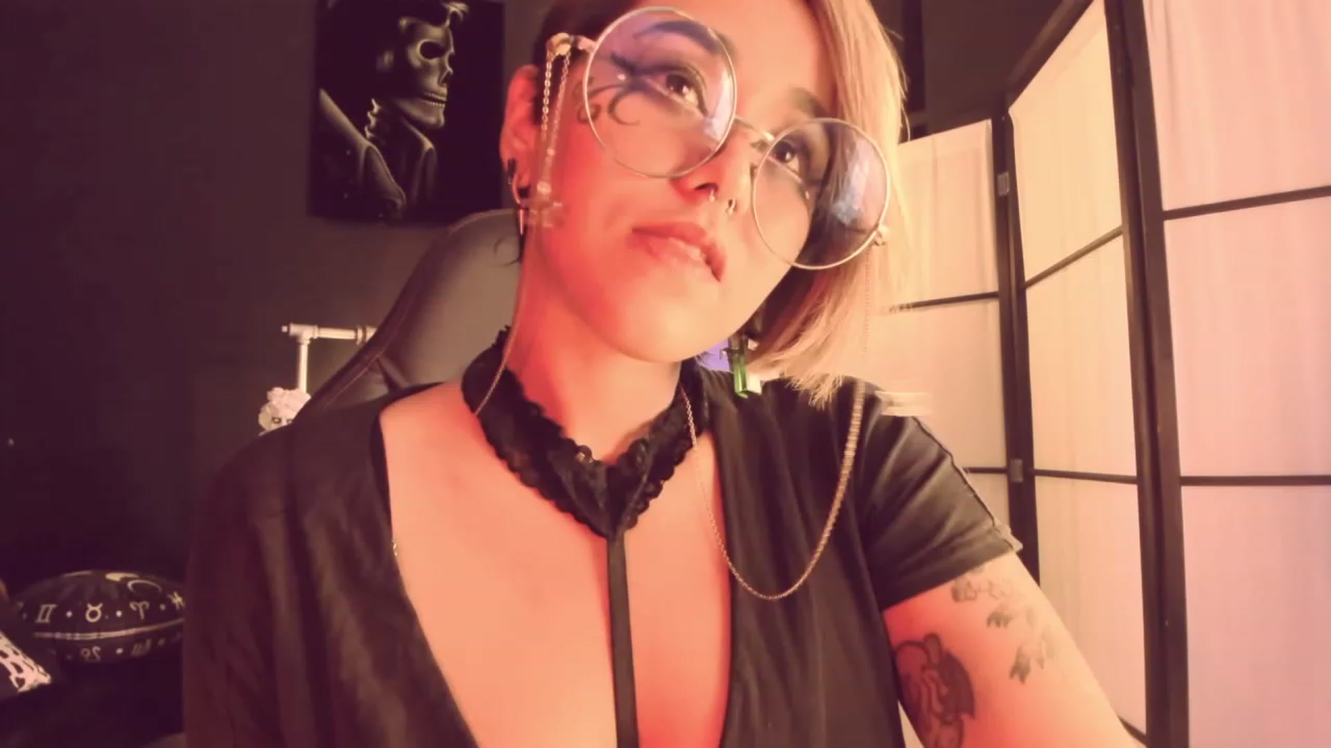 Gallery image thumbnail from AbraxxysRadio's myfreecams stream on, 04/19/2023, 24:35 image 14 of 20