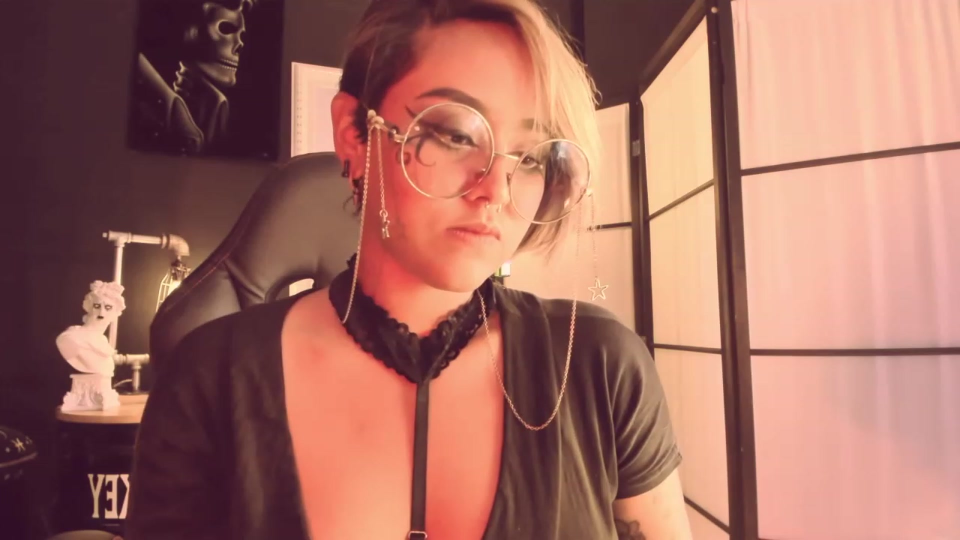 Gallery image thumbnail from AbraxxysRadio's myfreecams stream on, 04/19/2023, 24:35 image 17 of 20