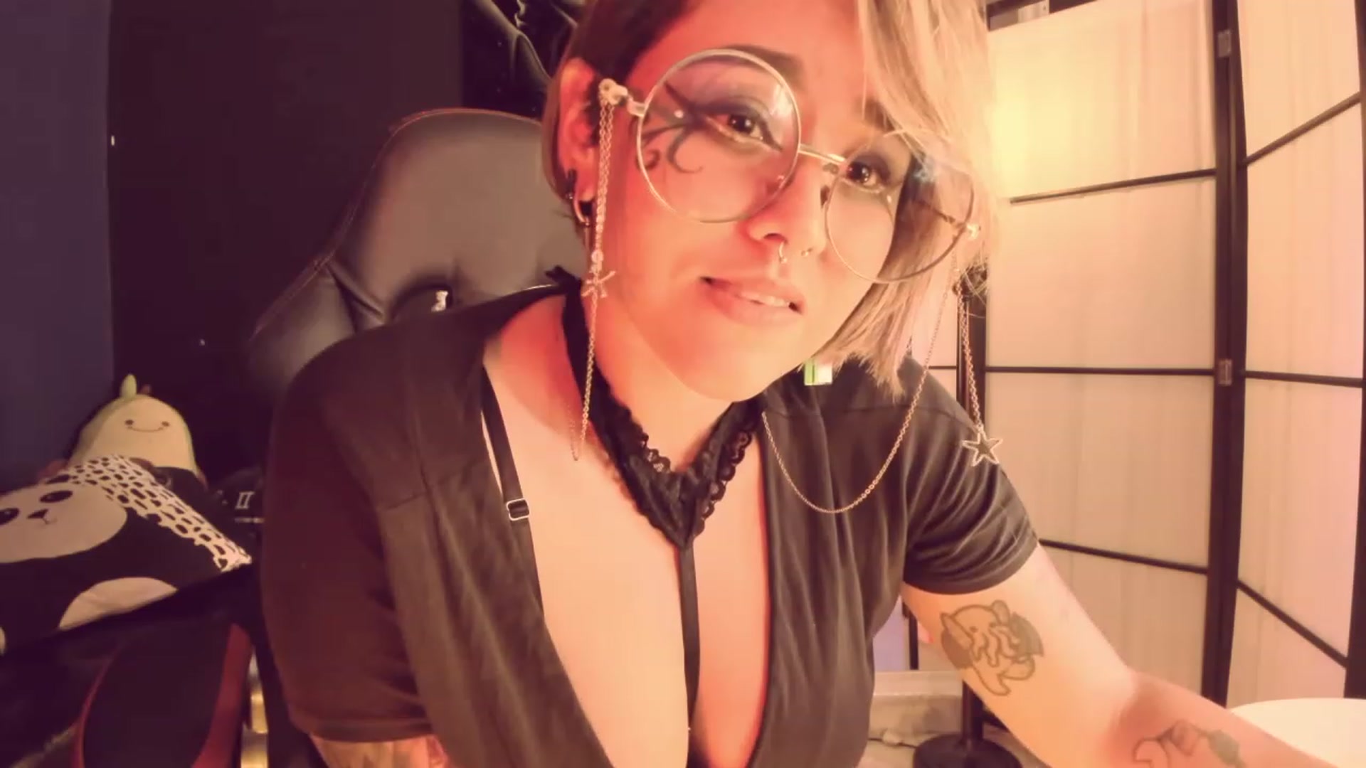 Gallery image thumbnail from AbraxxysRadio's myfreecams stream on, 04/19/2023, 01:52 image 3 of 20