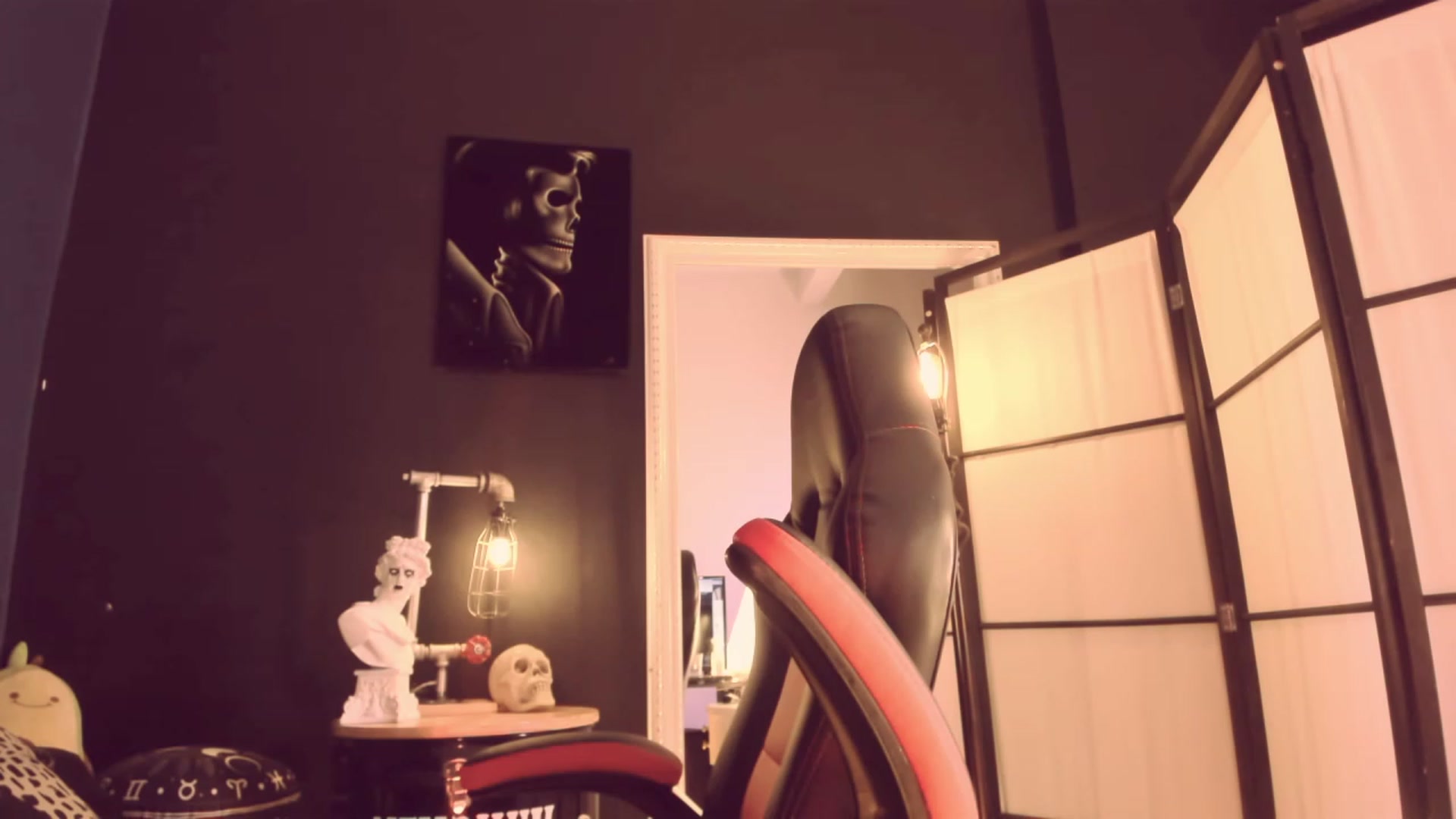 Gallery image thumbnail from AbraxxysRadio's myfreecams stream on, 04/19/2023, 01:52 image 17 of 20