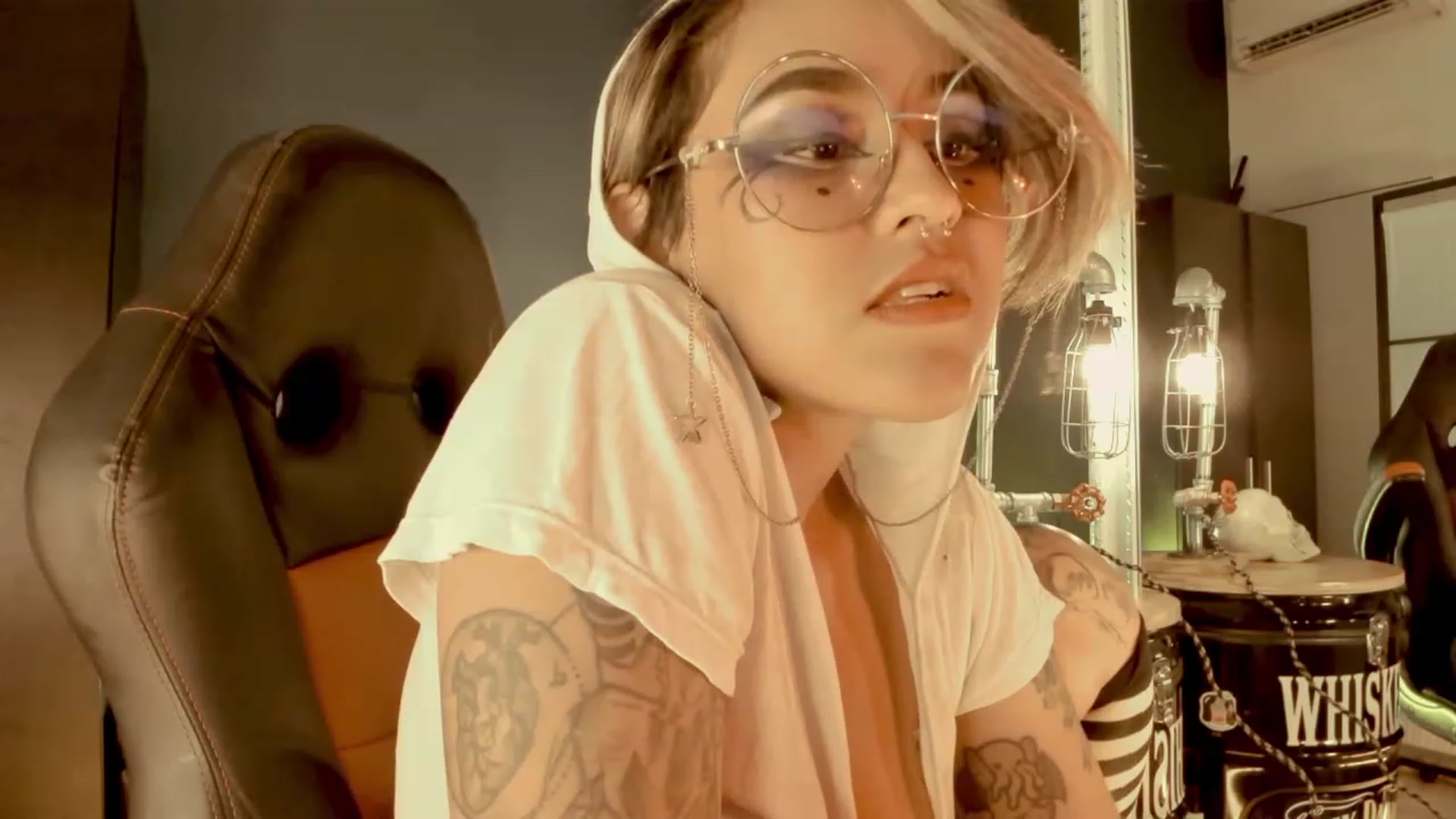 Gallery image thumbnail from AbraxxysRadio's myfreecams stream on, 04/21/2023, 24:07 image 11 of 20