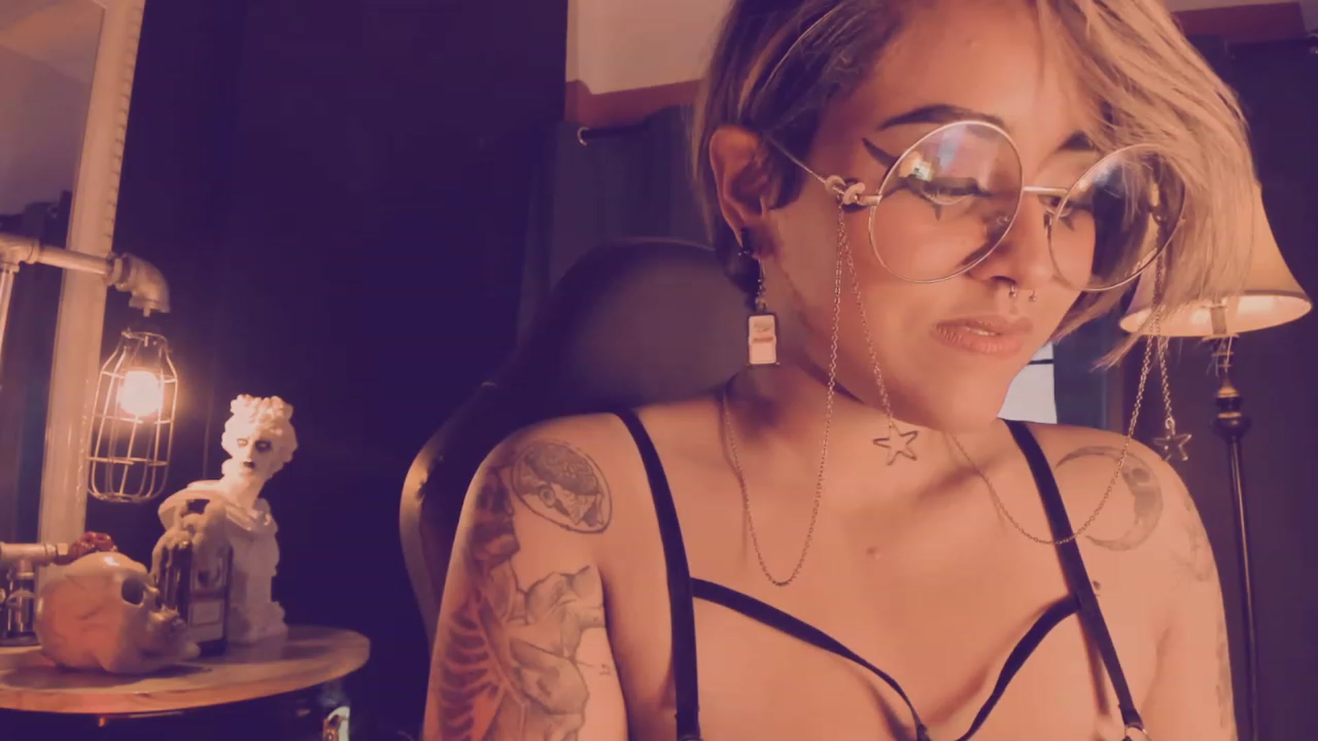 Gallery image thumbnail from AbraxxysRadio's myfreecams stream on, 04/22/2023, 24:00 image 11 of 20