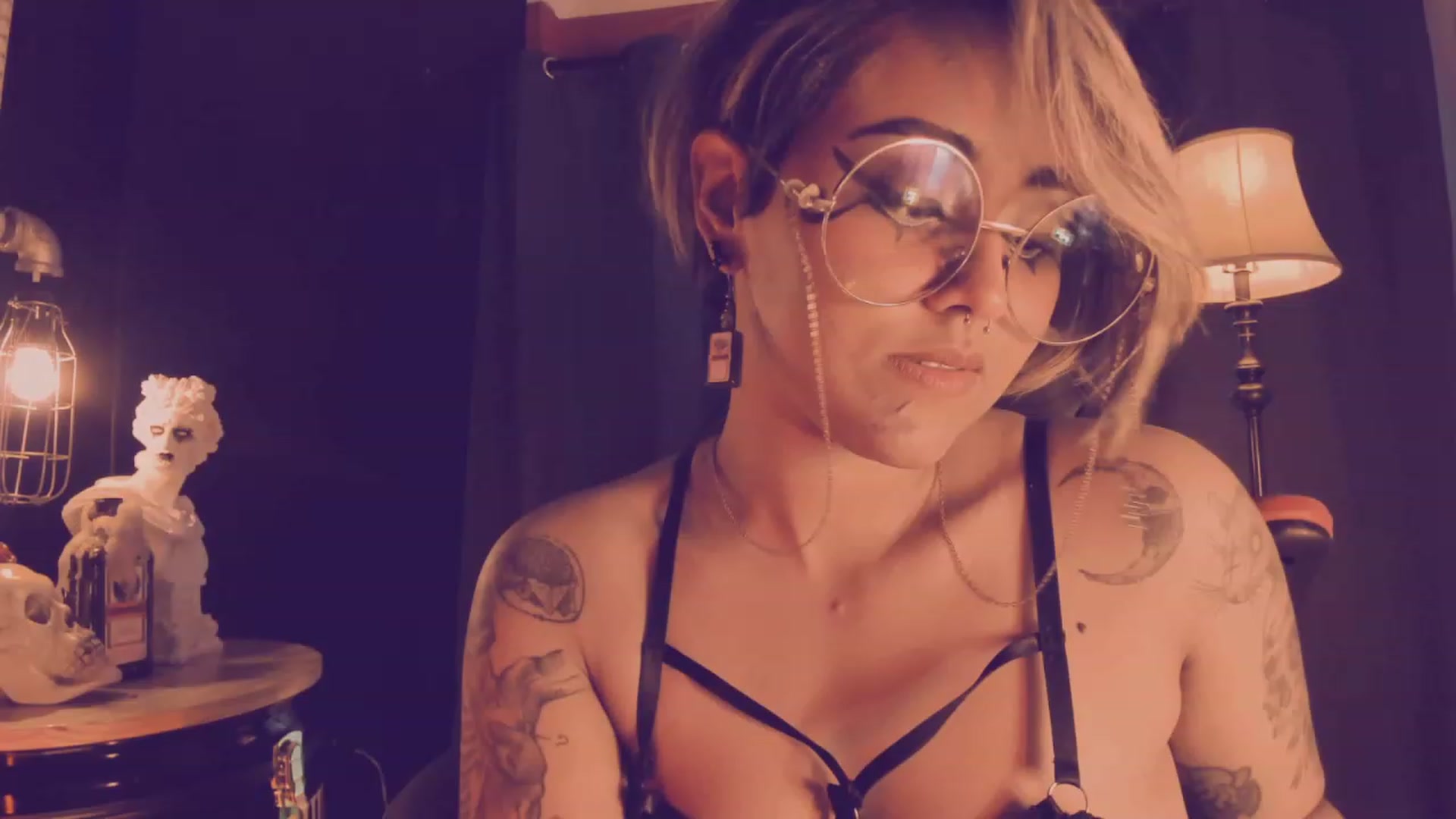 Gallery image thumbnail from AbraxxysRadio's myfreecams stream on, 04/22/2023, 24:00 image 16 of 20