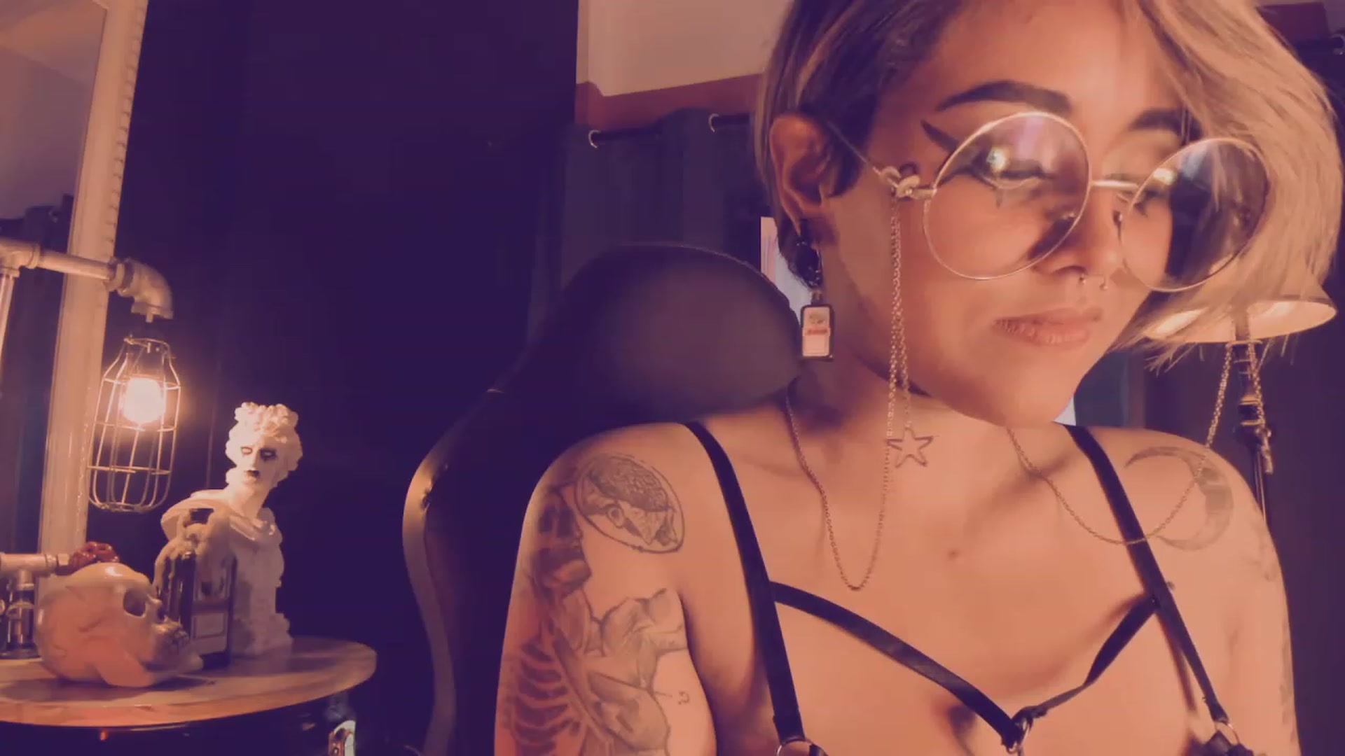 Gallery image thumbnail from AbraxxysRadio's myfreecams stream on, 04/22/2023, 24:00 image 12 of 20