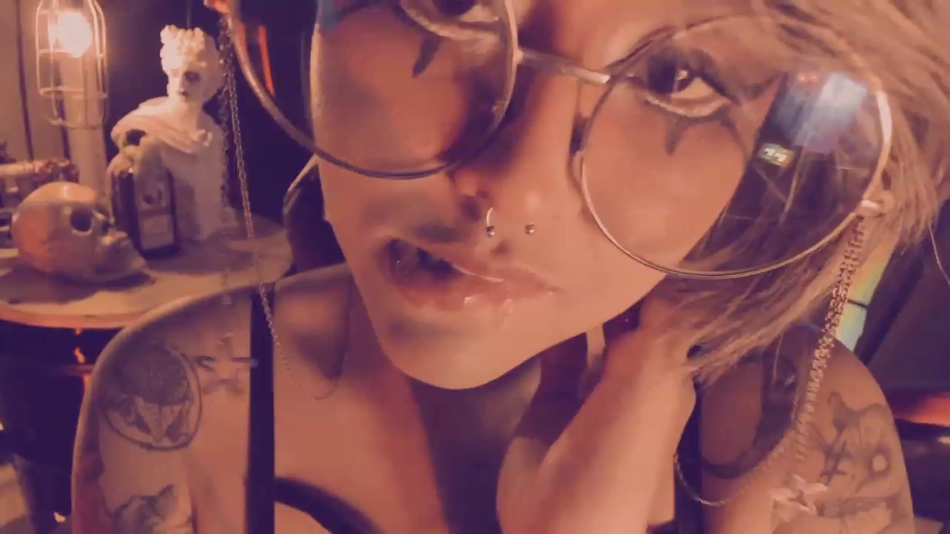 Gallery image thumbnail from AbraxxysRadio's myfreecams stream on, 04/22/2023, 24:00 image 18 of 20