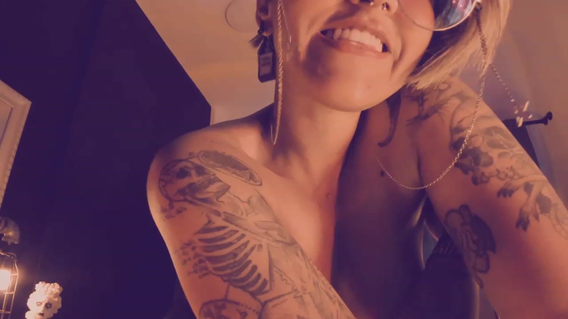 Gallery image thumbnail from AbraxxysRadio's myfreecams stream on, 04/22/2023, 01:06 image 20 of 20