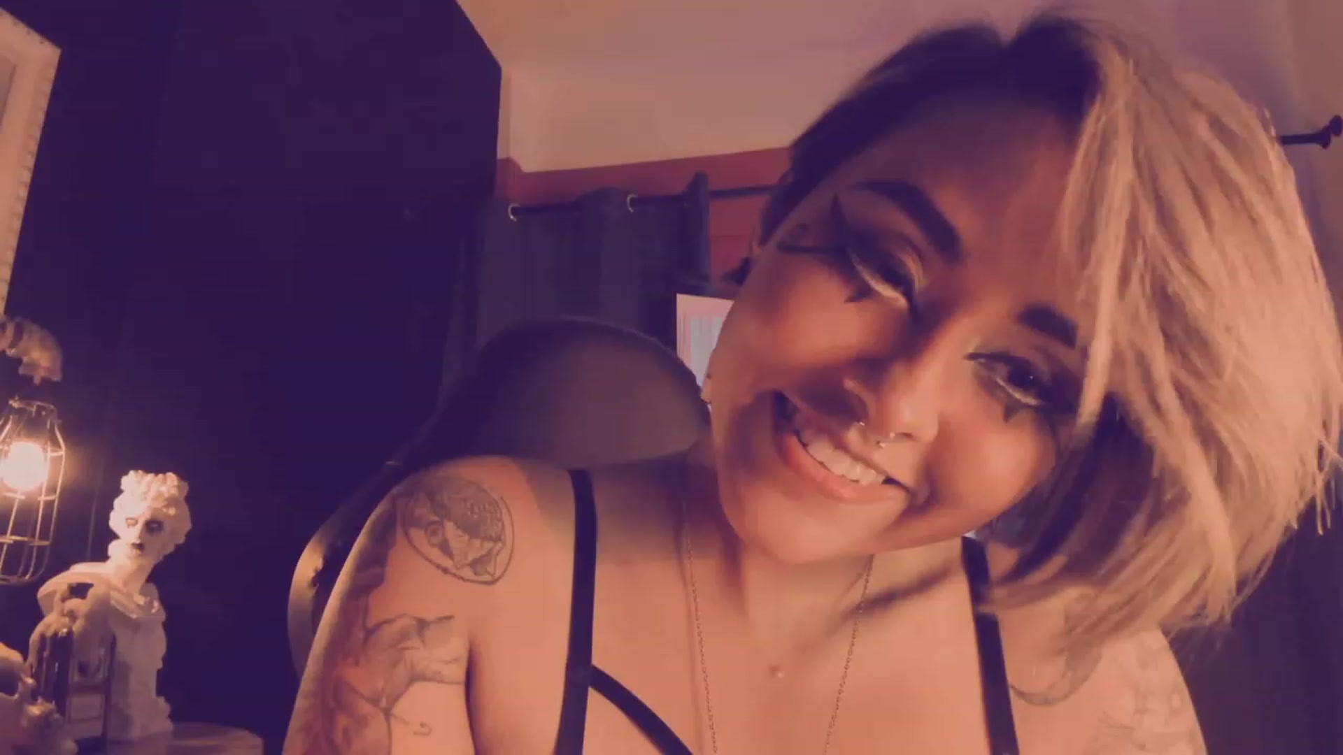 Gallery image thumbnail from AbraxxysRadio's myfreecams stream on, 04/22/2023, 01:06 image 5 of 20