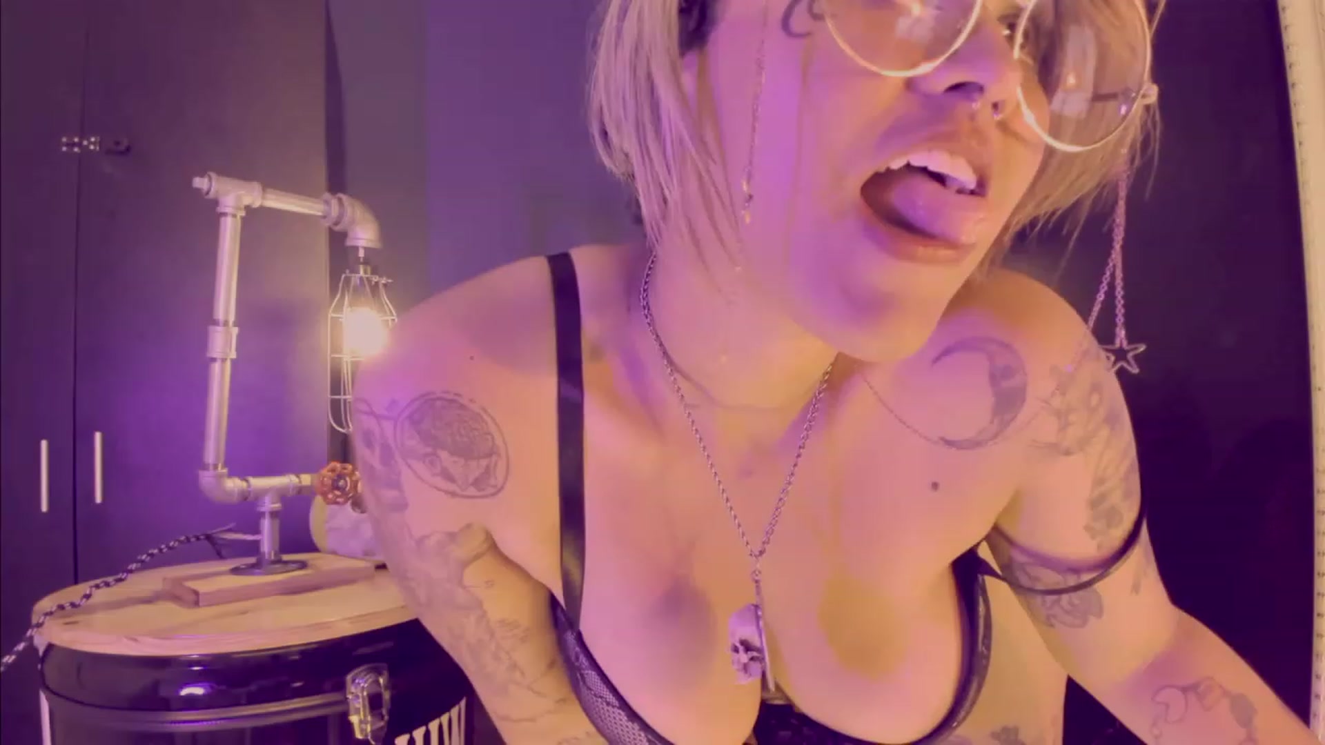 Gallery image thumbnail from AbraxxysRadio's myfreecams stream on, 04/23/2023, 17:46 image 5 of 20