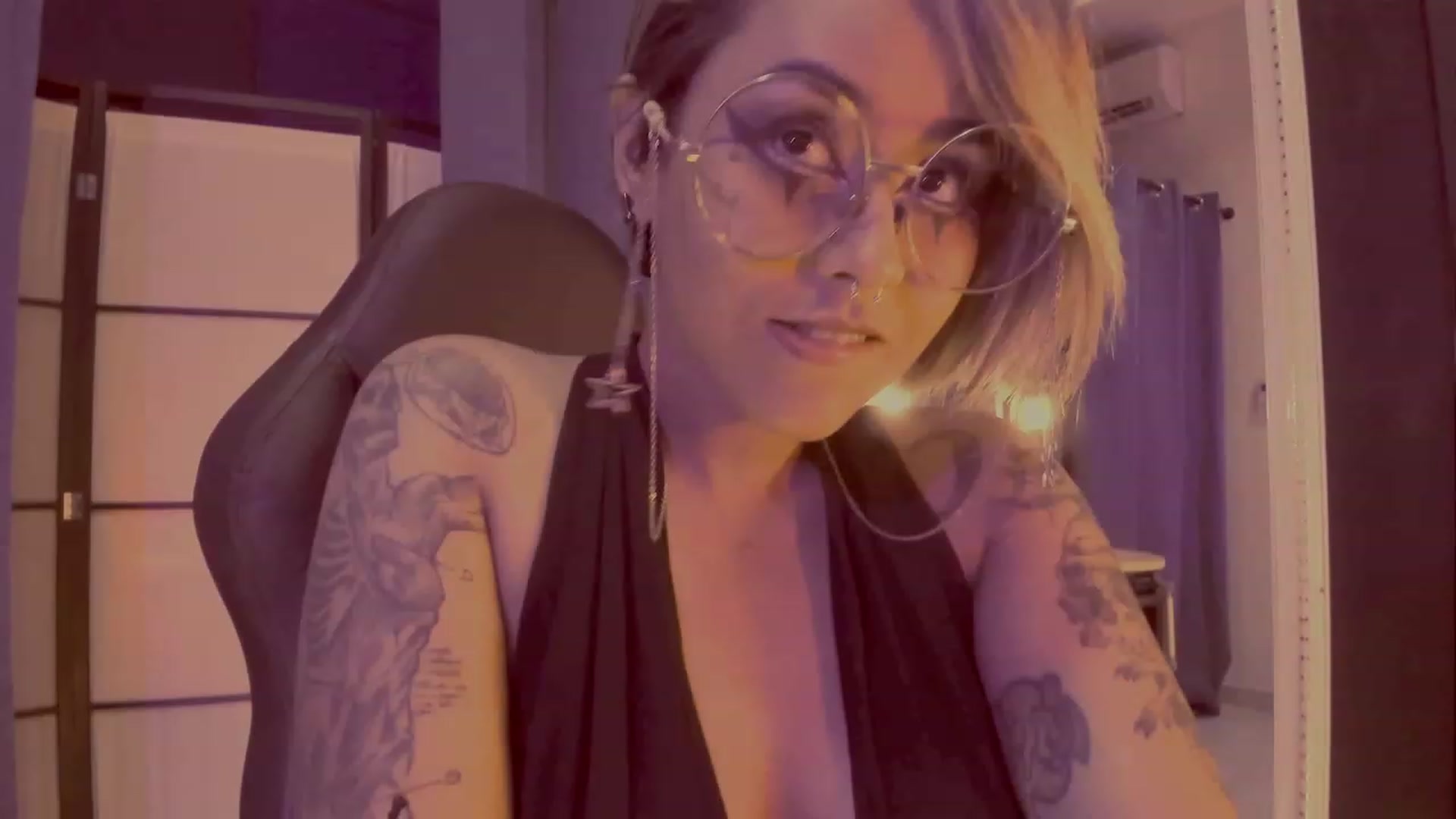 Gallery image thumbnail from AbraxxysRadio's myfreecams stream on, 04/27/2023, 18:25 image 12 of 20