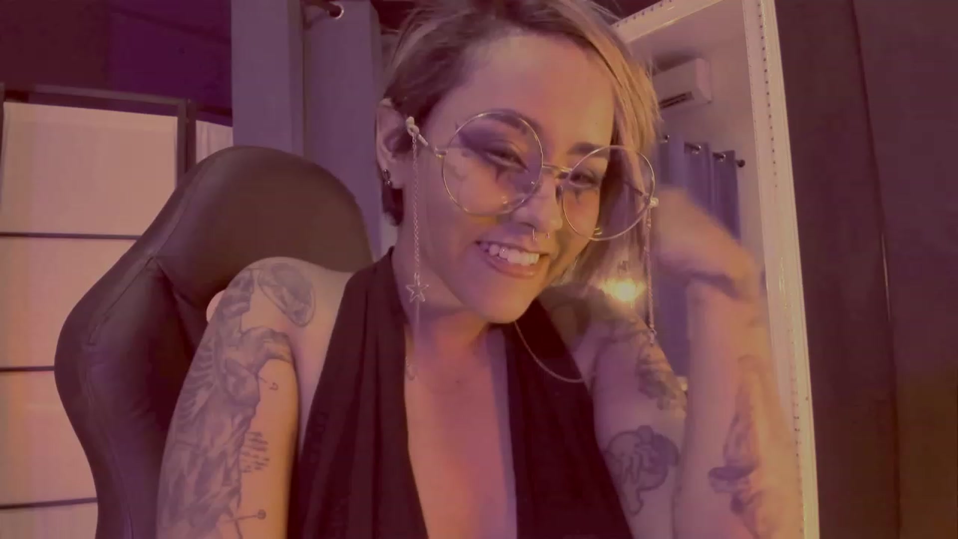 Gallery image thumbnail from AbraxxysRadio's myfreecams stream on, 04/27/2023, 18:25 image 10 of 20