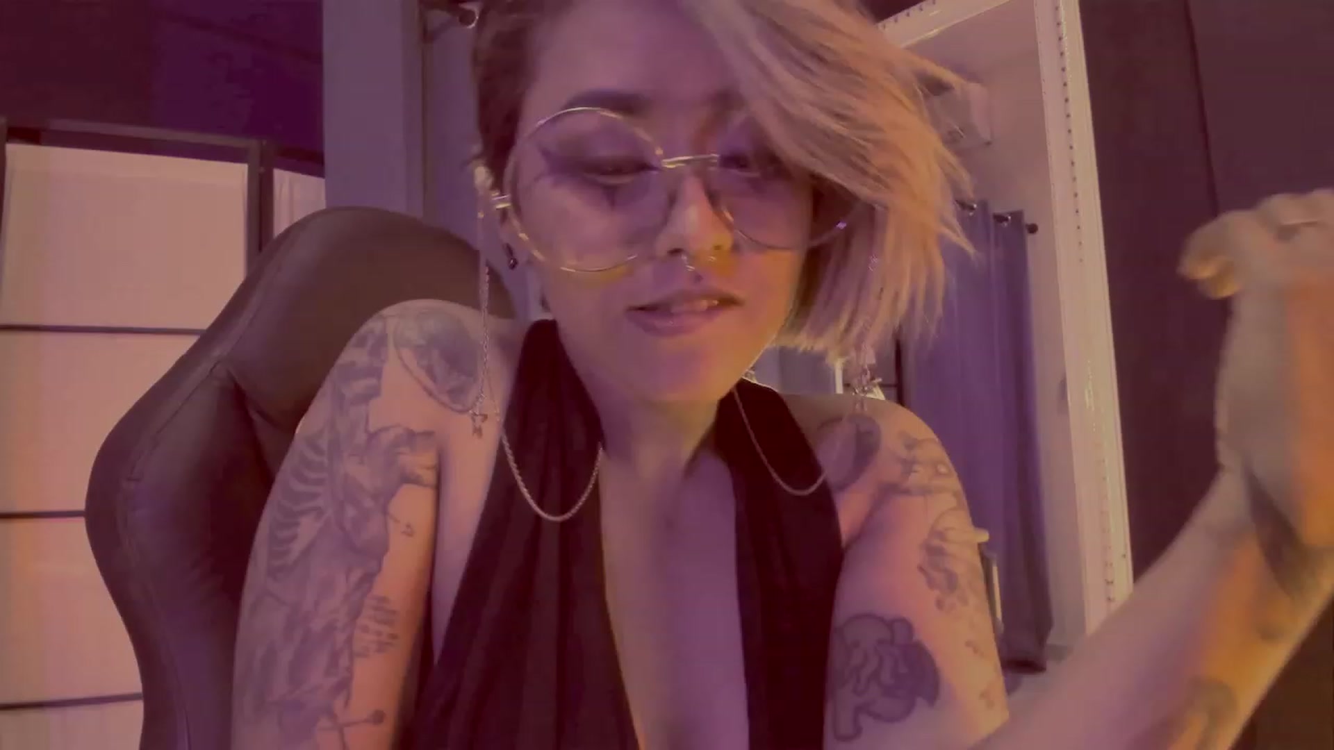Gallery image thumbnail from AbraxxysRadio's myfreecams stream on, 04/27/2023, 18:25 image 11 of 20