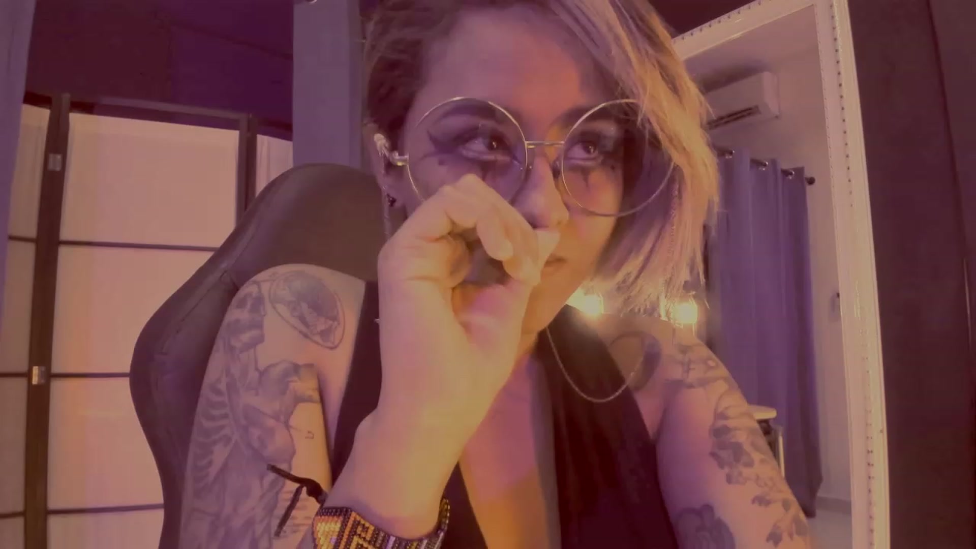 Gallery image thumbnail from AbraxxysRadio's myfreecams stream on, 04/27/2023, 18:25 image 15 of 20