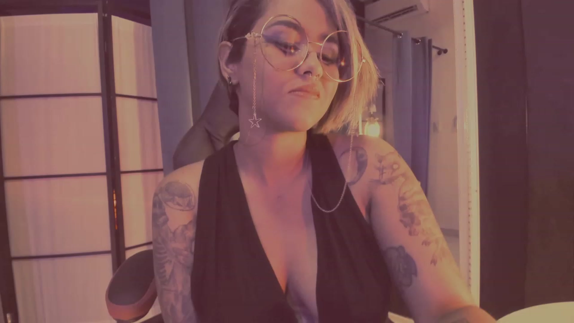 Gallery image thumbnail from AbraxxysRadio's myfreecams stream on, 04/27/2023, 21:53 image 4 of 20