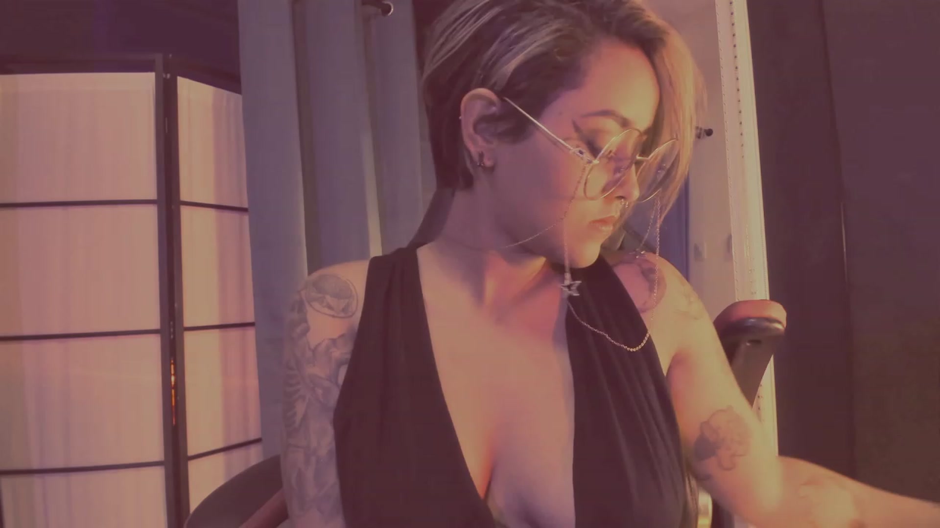 Gallery image thumbnail from AbraxxysRadio's myfreecams stream on, 04/27/2023, 21:53 image 3 of 20
