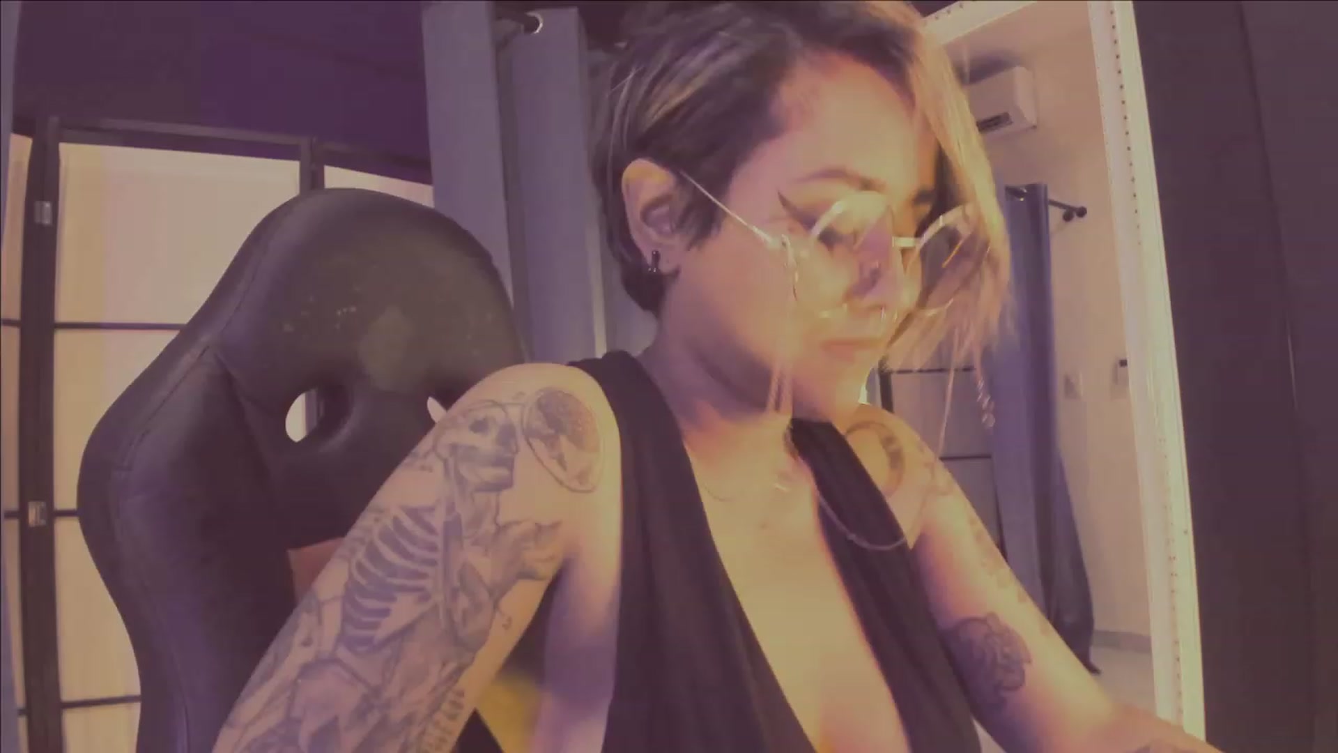 Gallery image thumbnail from AbraxxysRadio's myfreecams stream on, 04/28/2023, 24:07 image 4 of 20