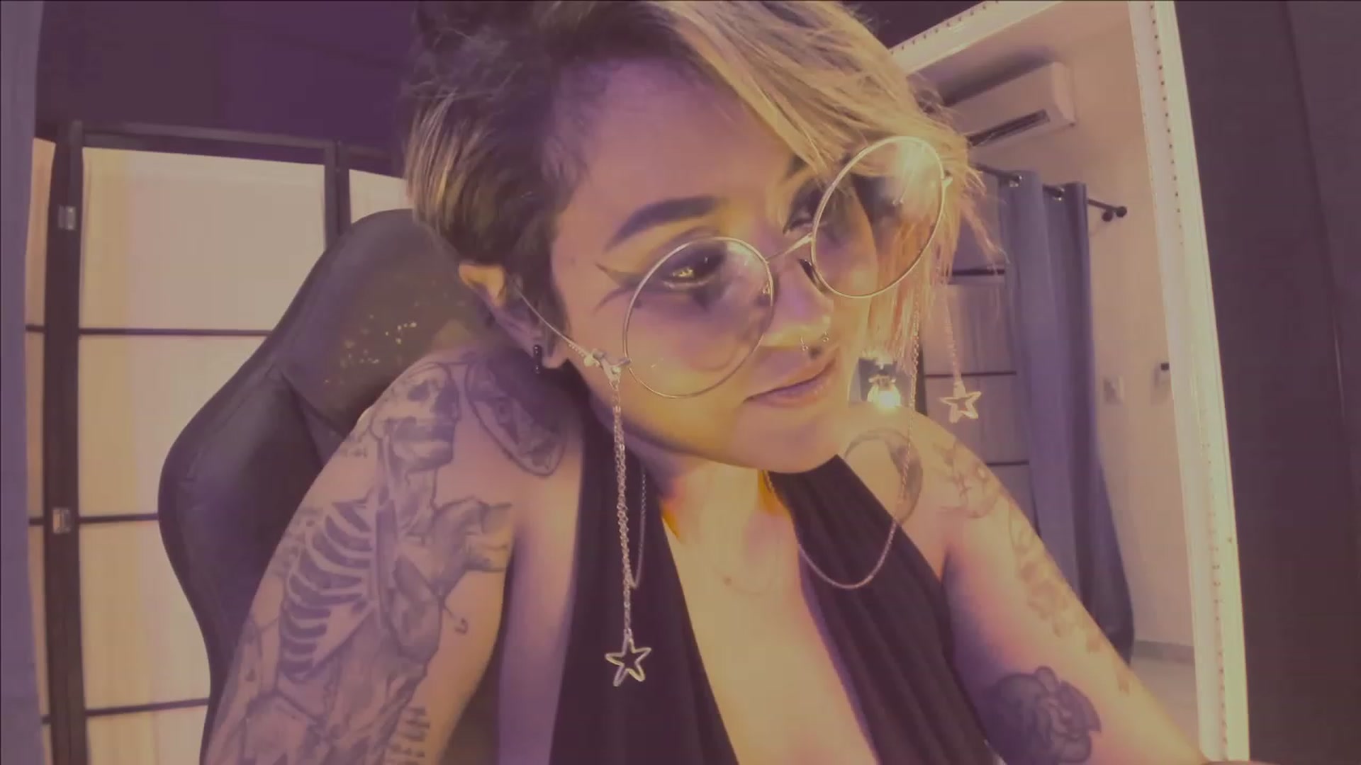 Gallery image thumbnail from AbraxxysRadio's myfreecams stream on, 04/28/2023, 24:07 image 6 of 20
