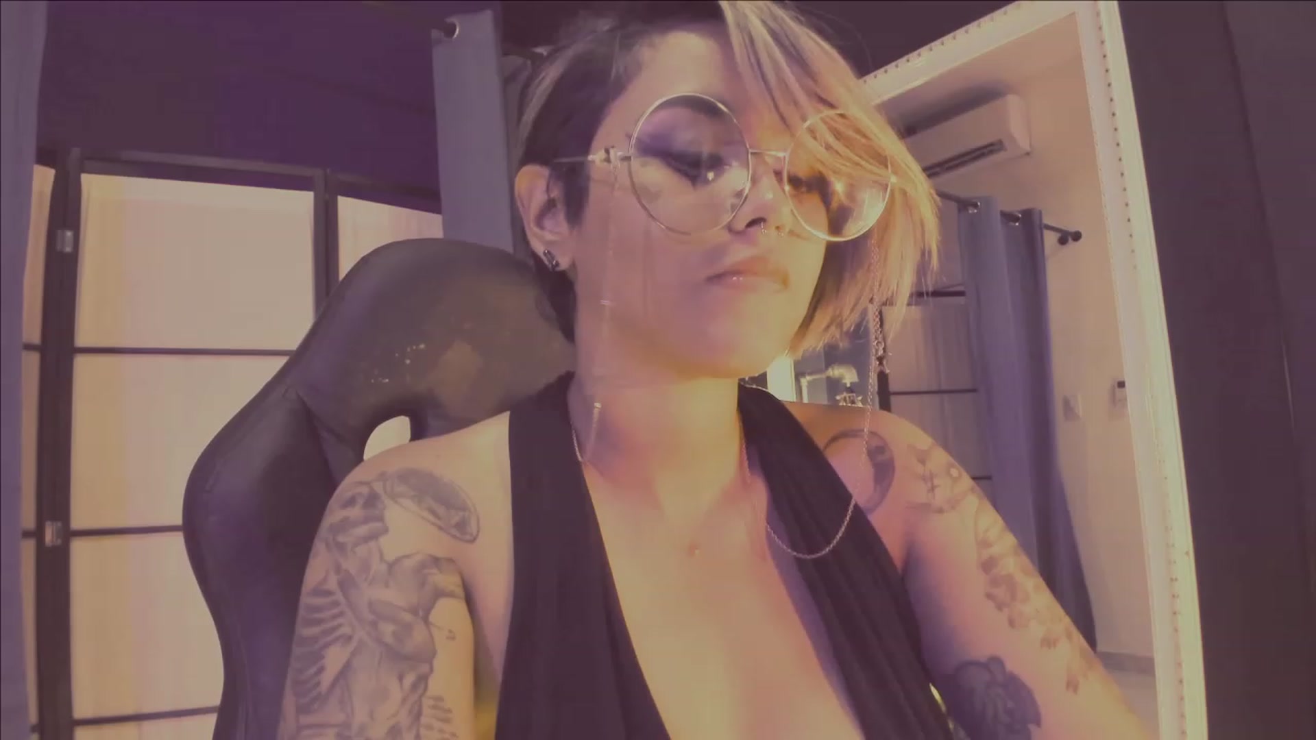 Gallery image thumbnail from AbraxxysRadio's myfreecams stream on, 04/28/2023, 24:07 image 10 of 20