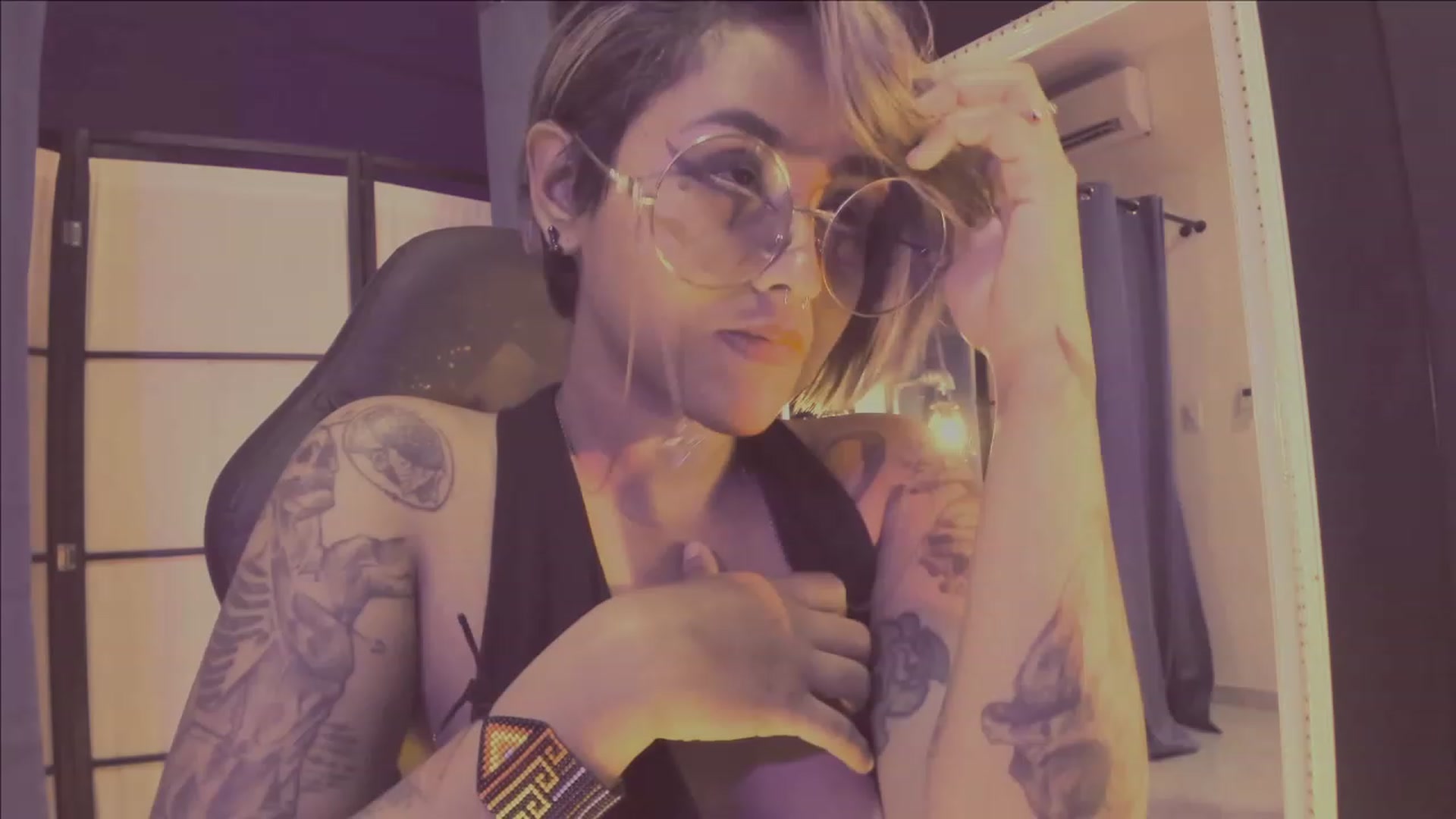 Gallery image thumbnail from AbraxxysRadio's myfreecams stream on, 04/28/2023, 24:07 image 9 of 20