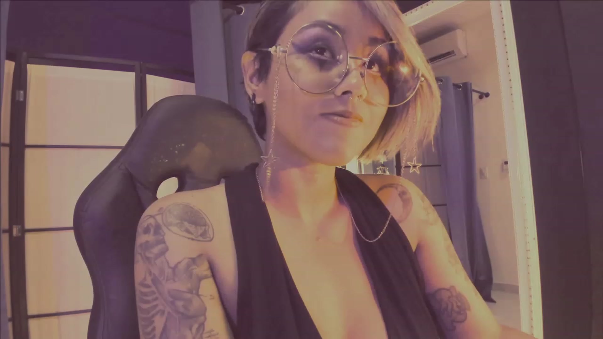 Gallery image thumbnail from AbraxxysRadio's myfreecams stream on, 04/28/2023, 24:07 image 5 of 20