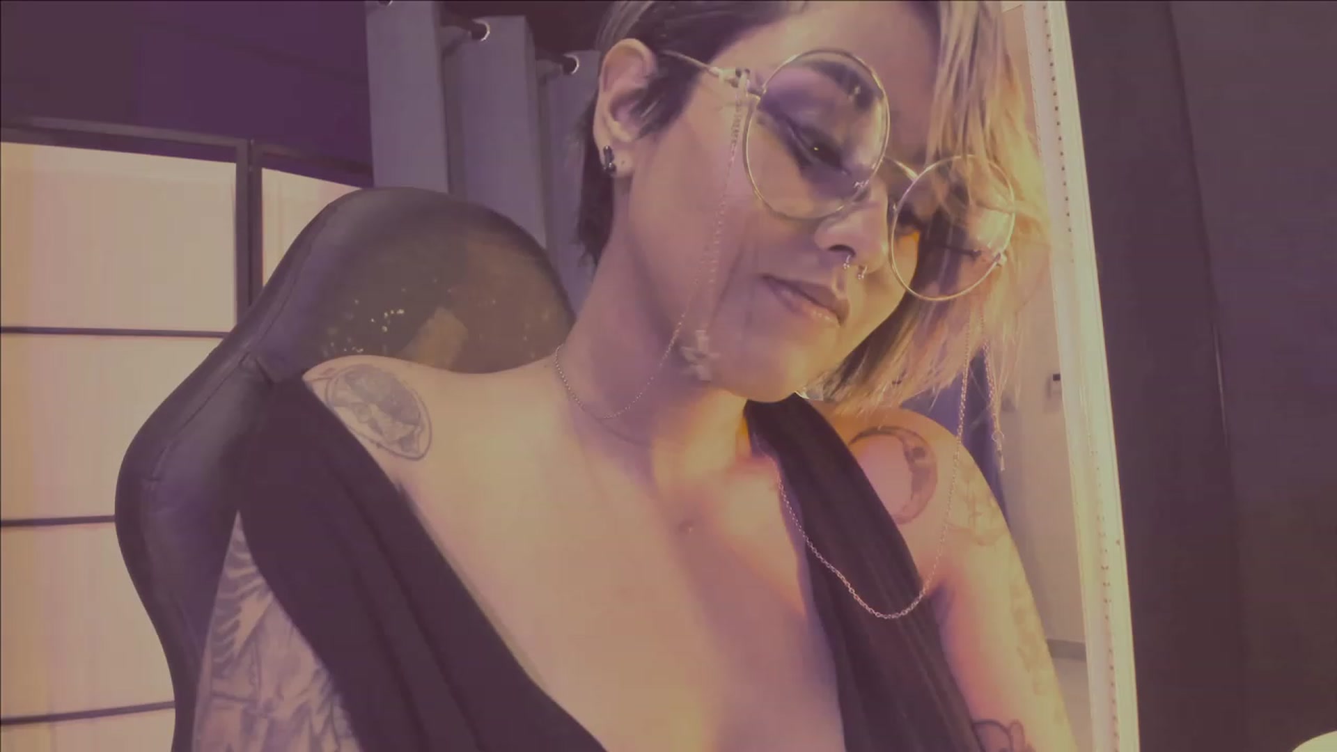 Gallery image thumbnail from AbraxxysRadio's myfreecams stream on, 04/28/2023, 24:07 image 17 of 20