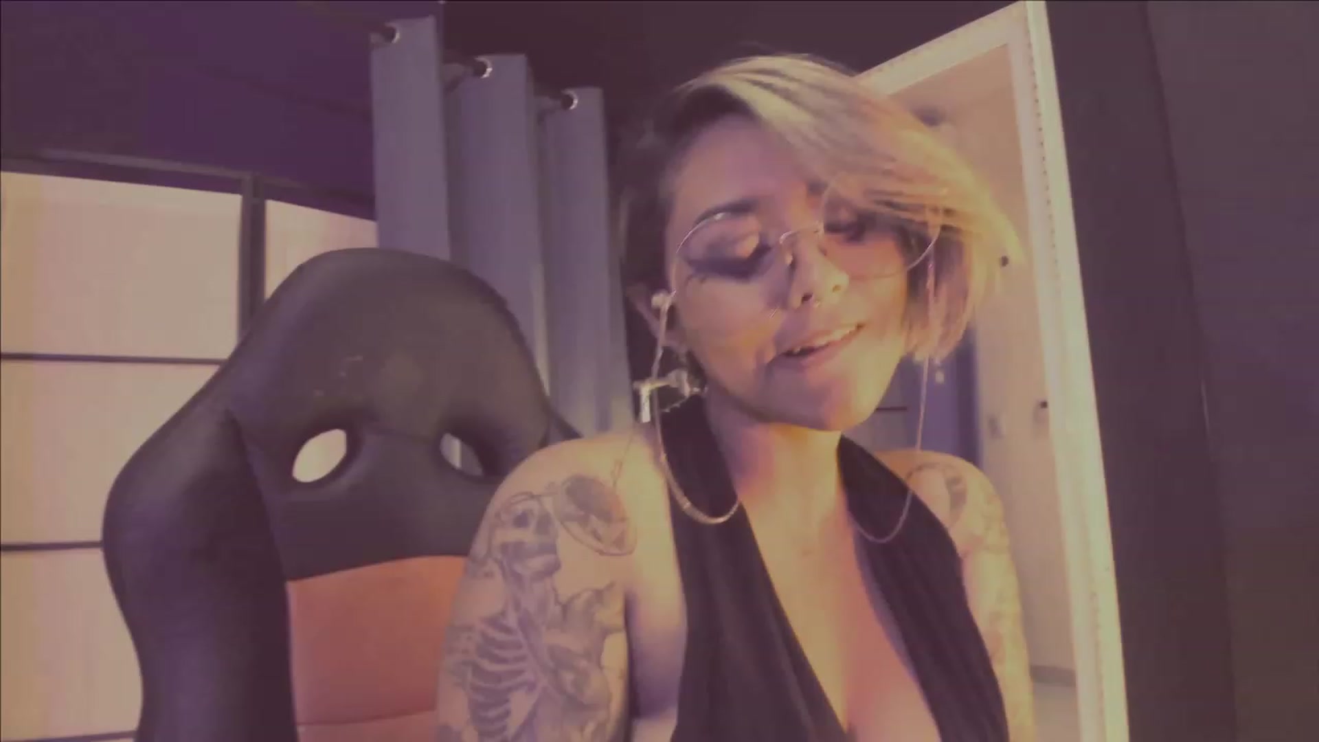 Gallery image thumbnail from AbraxxysRadio's myfreecams stream on, 04/28/2023, 24:07 image 14 of 20