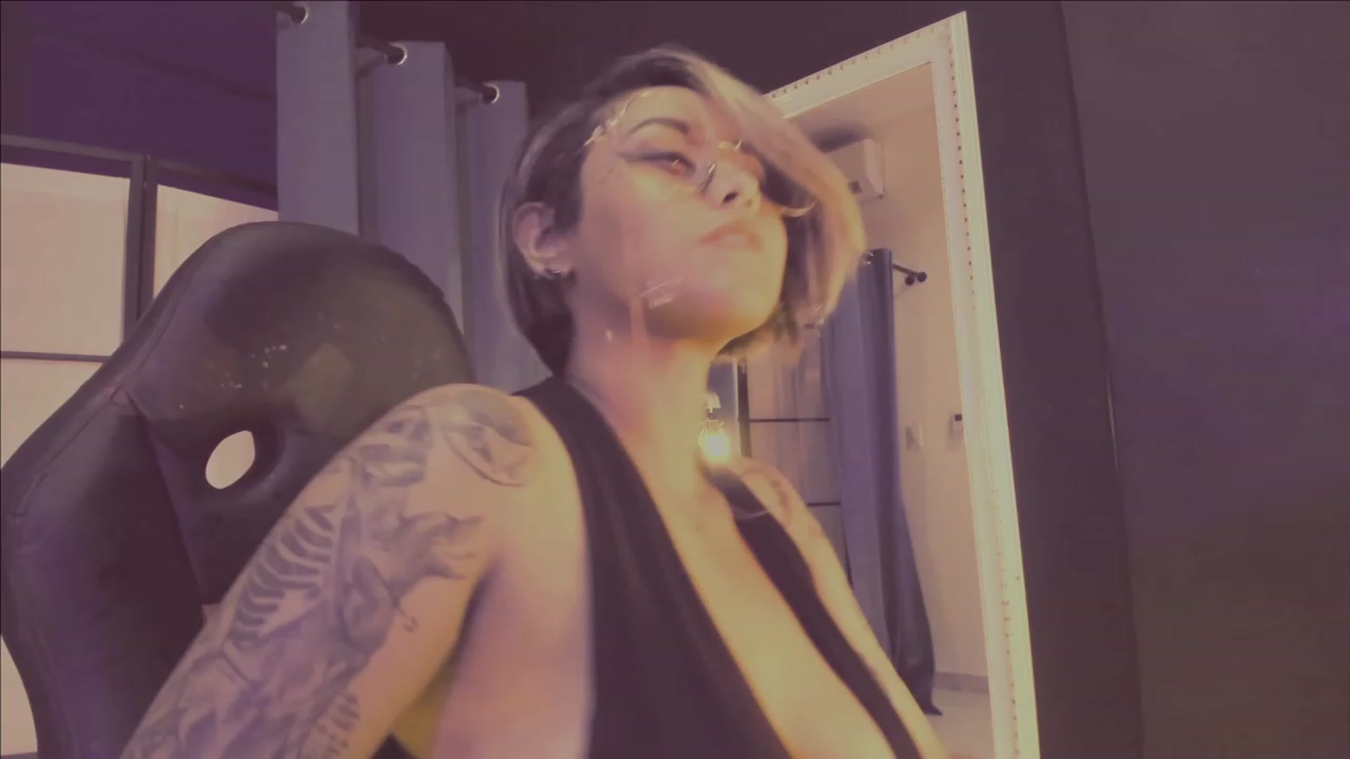 Gallery image thumbnail from AbraxxysRadio's myfreecams stream on, 04/28/2023, 24:28 image 13 of 20