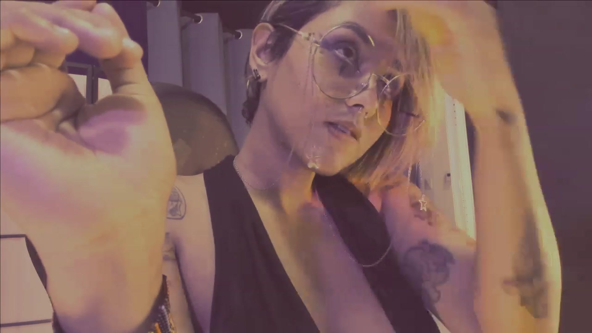 Gallery image thumbnail from AbraxxysRadio's myfreecams stream on, 04/28/2023, 24:28 image 14 of 20