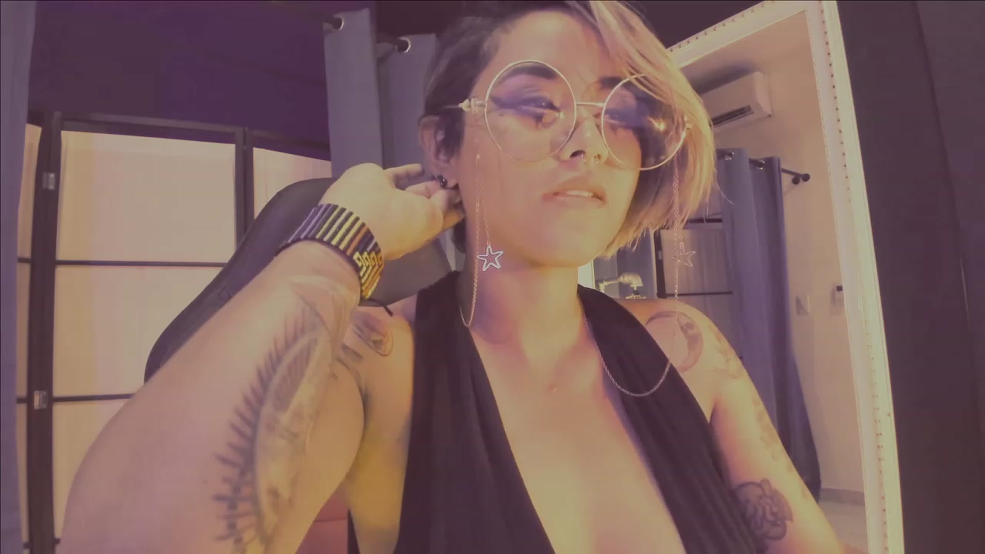 Gallery image thumbnail from AbraxxysRadio's myfreecams stream on, 04/28/2023, 24:28 image 11 of 20
