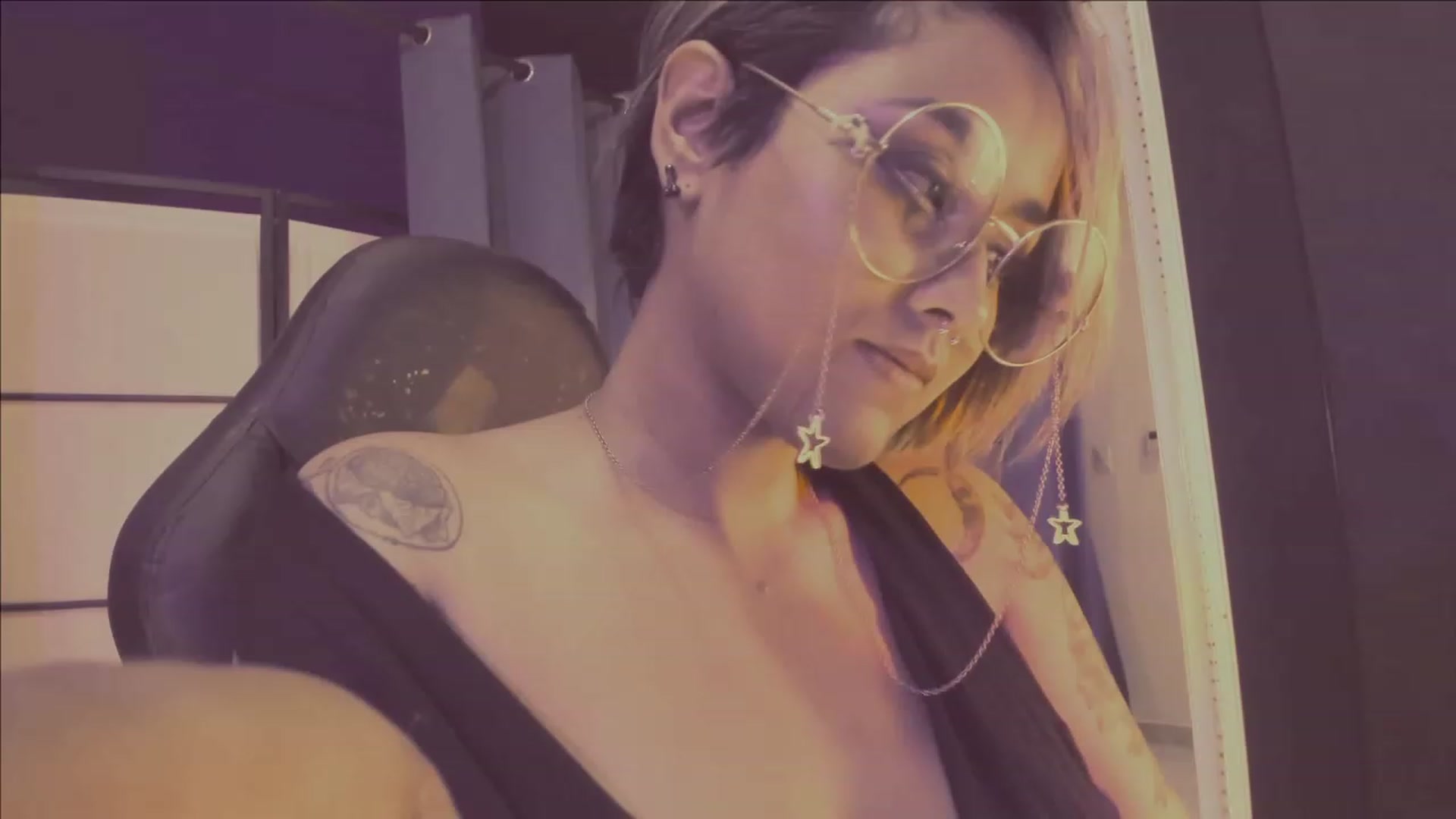 Gallery image thumbnail from AbraxxysRadio's myfreecams stream on, 04/28/2023, 24:28 image 16 of 20