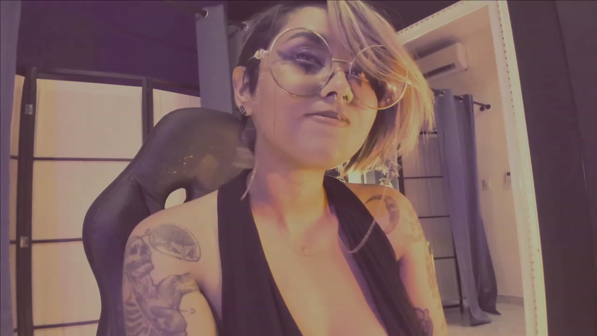 Gallery image thumbnail from AbraxxysRadio's myfreecams stream on, 04/28/2023, 24:28 image 8 of 20
