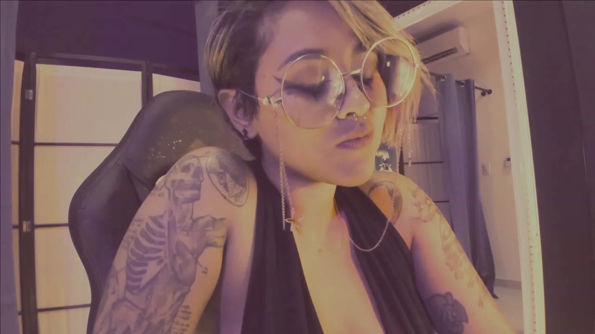 Gallery image thumbnail from AbraxxysRadio's myfreecams stream on, 04/28/2023, 24:28 image 3 of 20