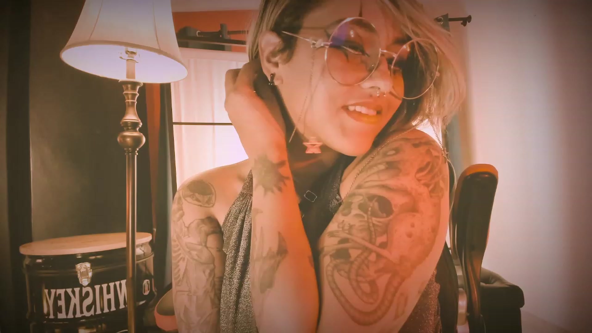 Gallery image thumbnail from AbraxxysRadio's myfreecams stream on, 05/04/2023, 22:17 image 2 of 20