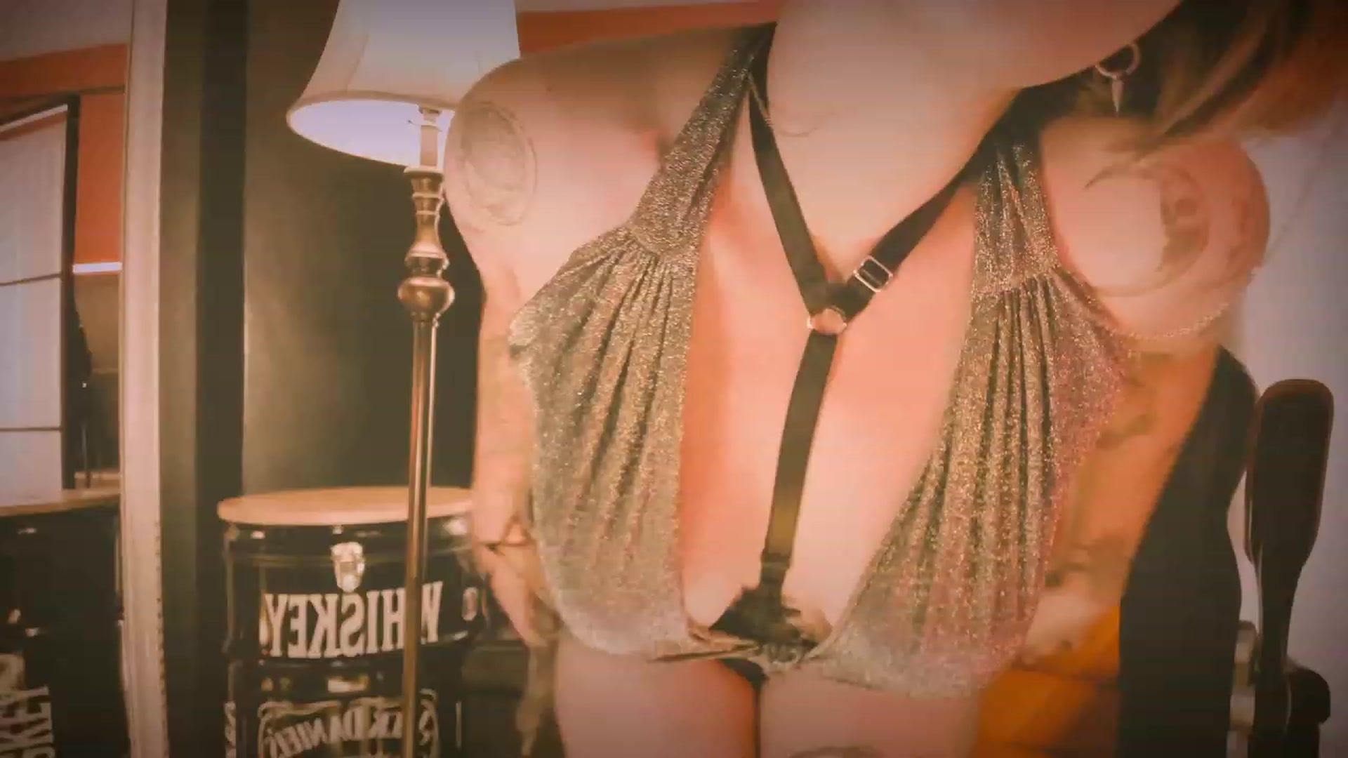 Gallery image thumbnail from AbraxxysRadio's myfreecams stream on, 05/04/2023, 22:17 image 8 of 20
