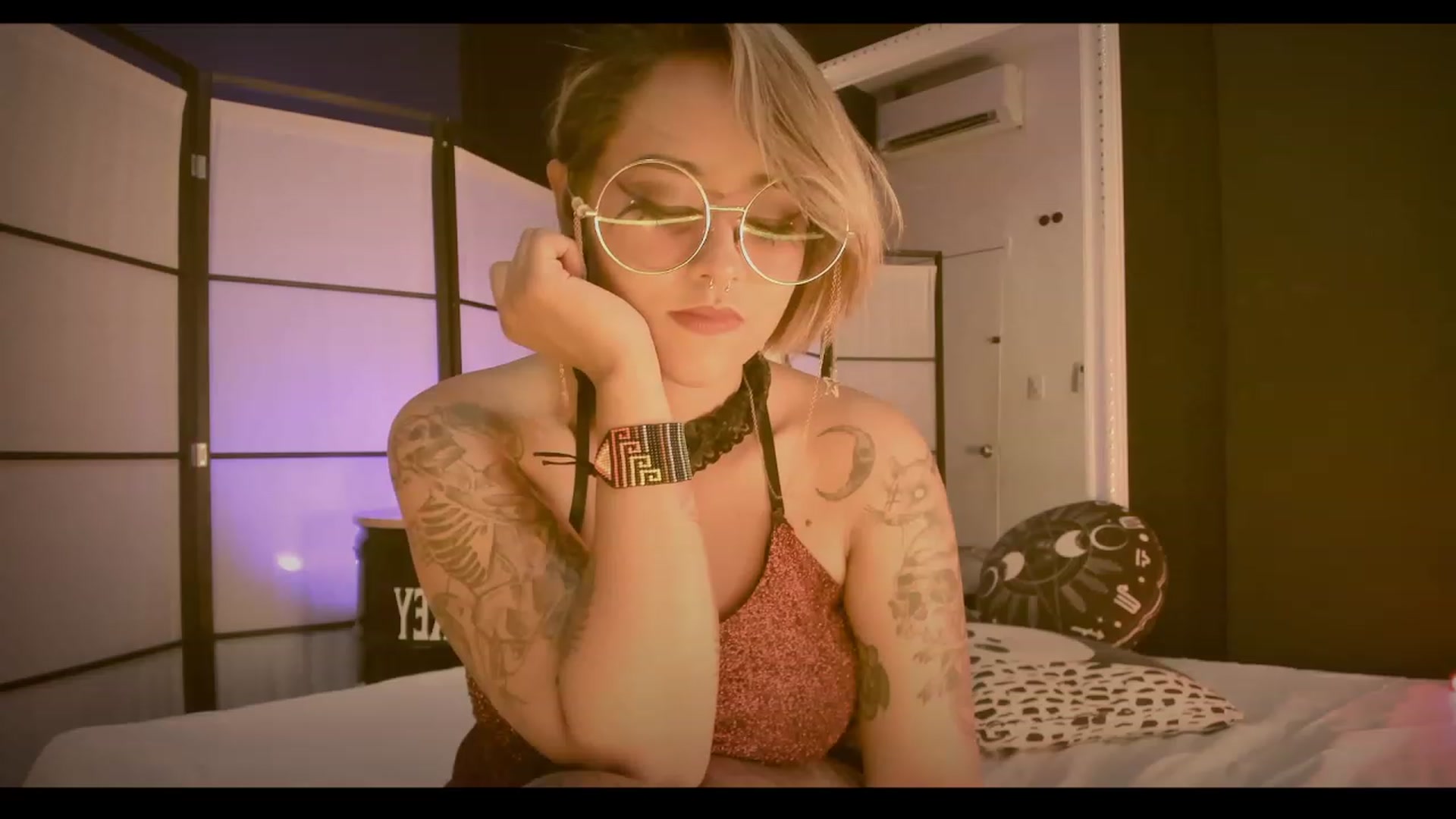 Gallery image thumbnail from AbraxxysRadio's myfreecams stream on, 05/07/2023, 18:51 image 5 of 20