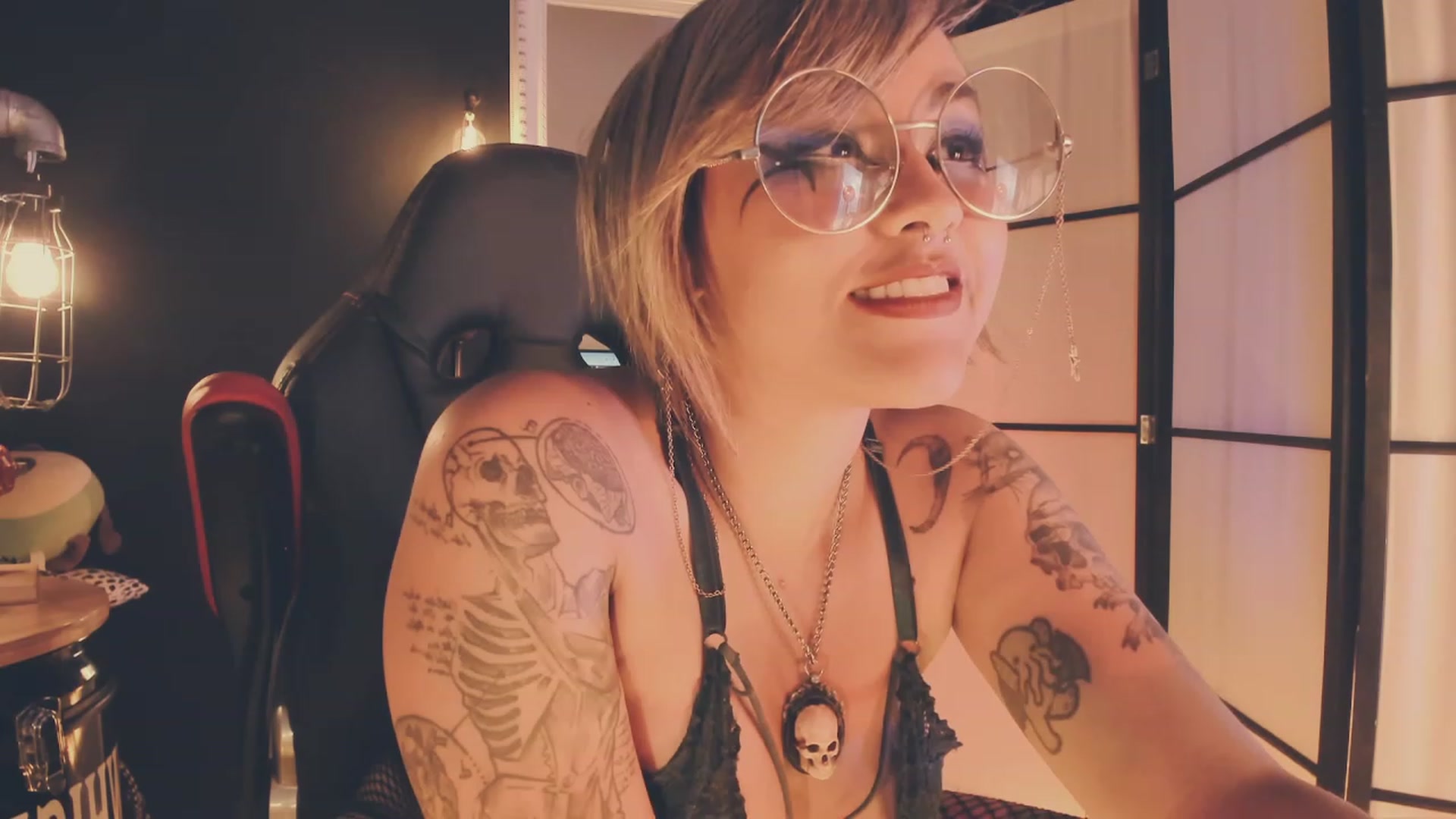 Gallery image thumbnail from AbraxxysRadio's myfreecams stream on, 05/13/2023, 24:00 image 12 of 20